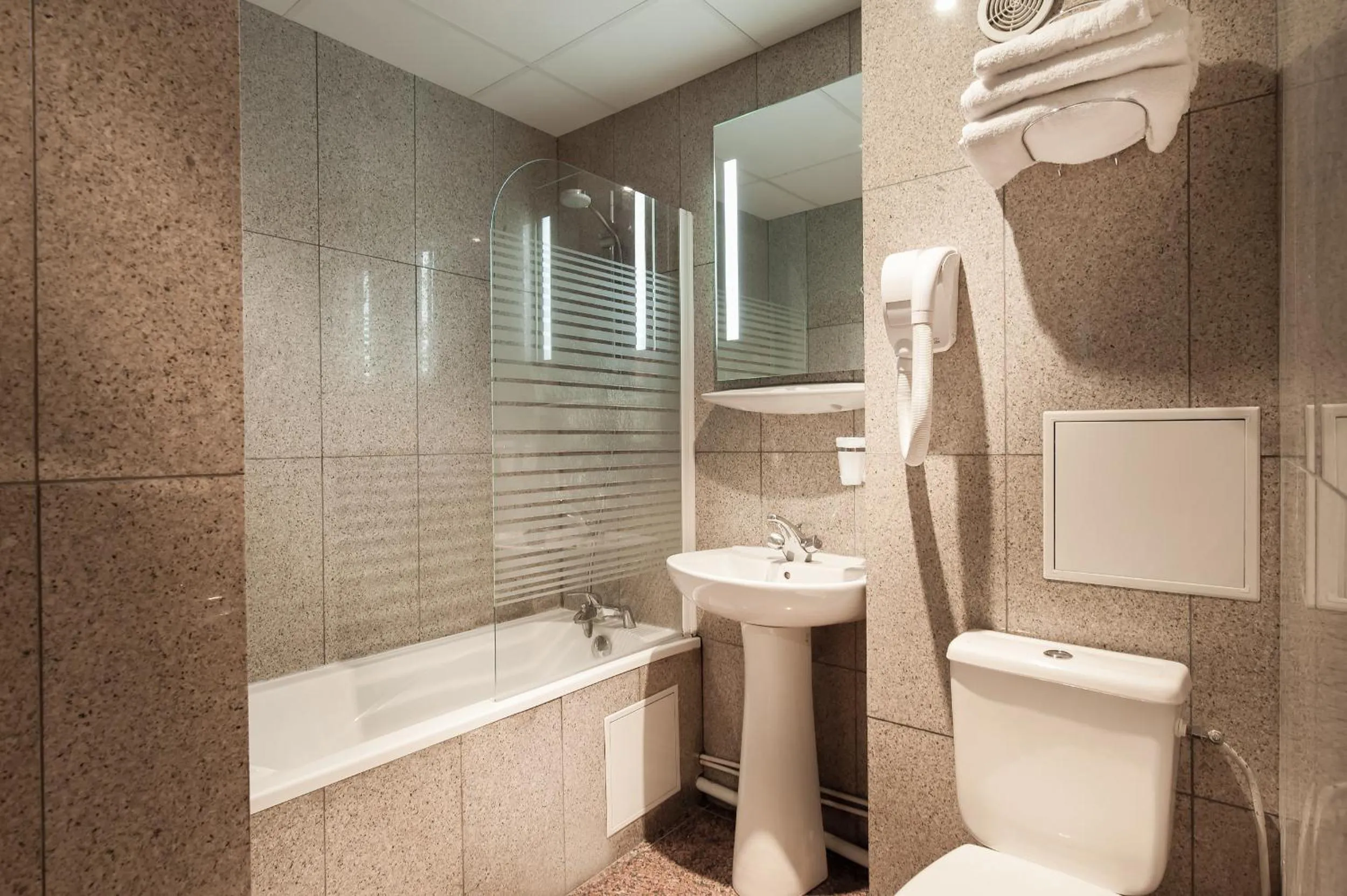 Bathroom in Hotel Americain