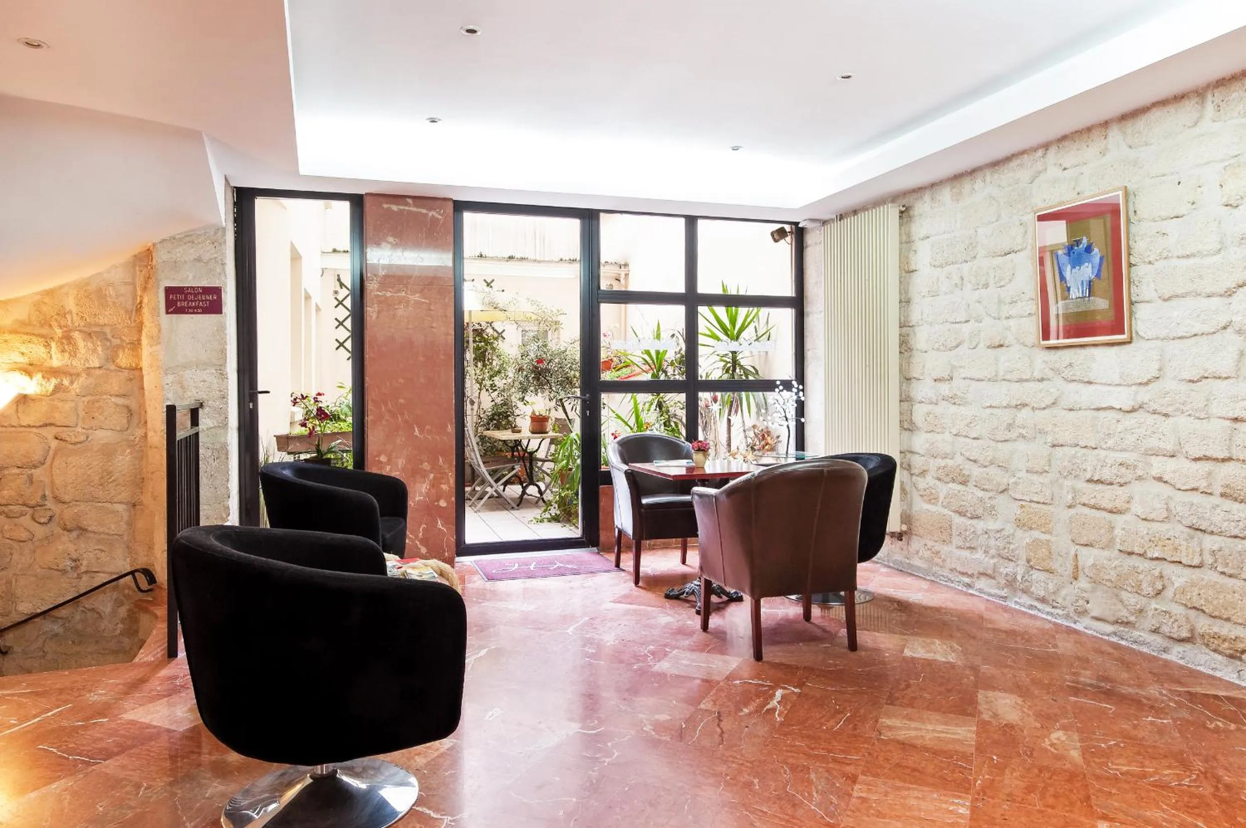 Day in Hotel Americain