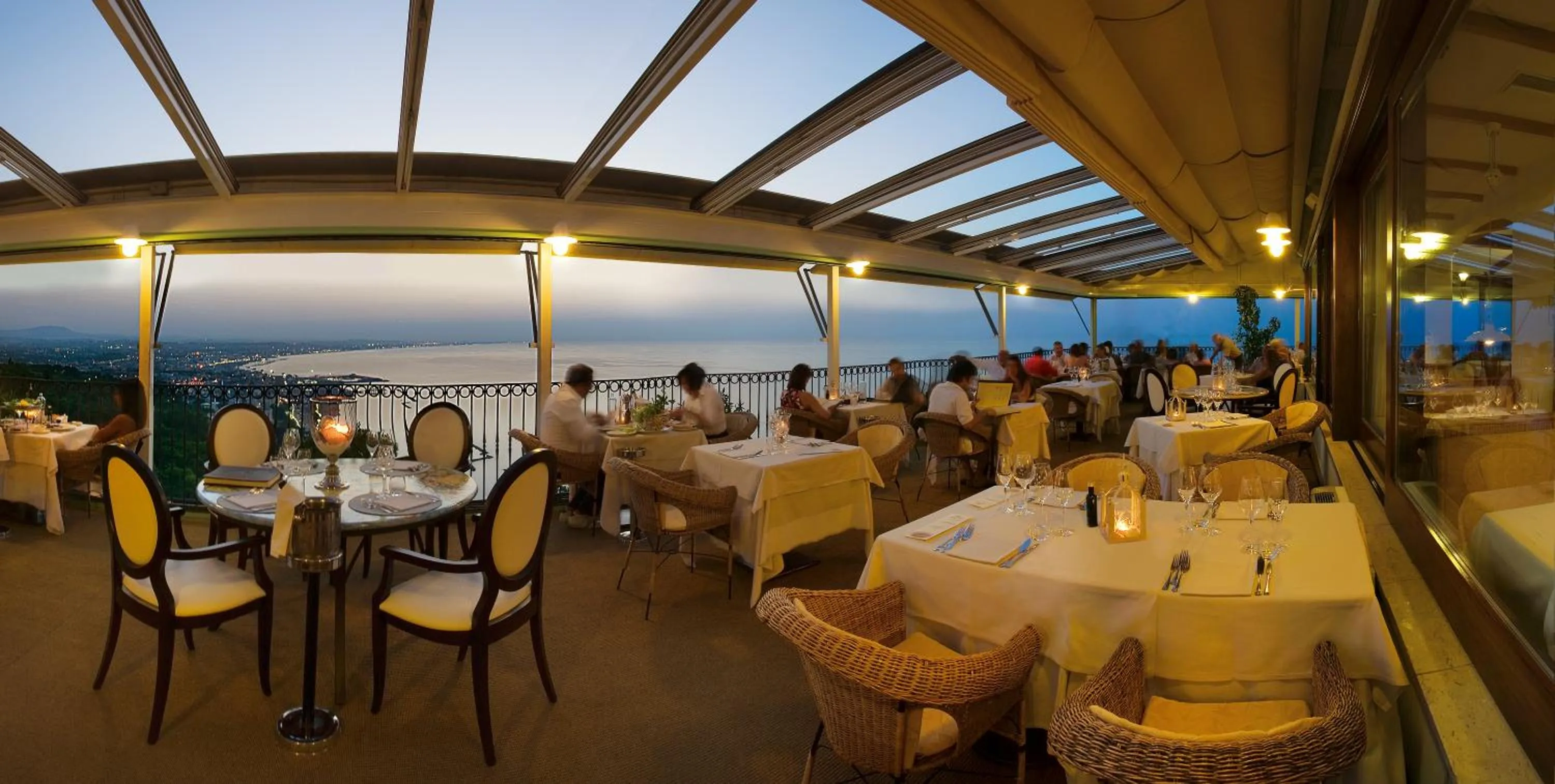 Restaurant/places to eat in Hotel Posillipo