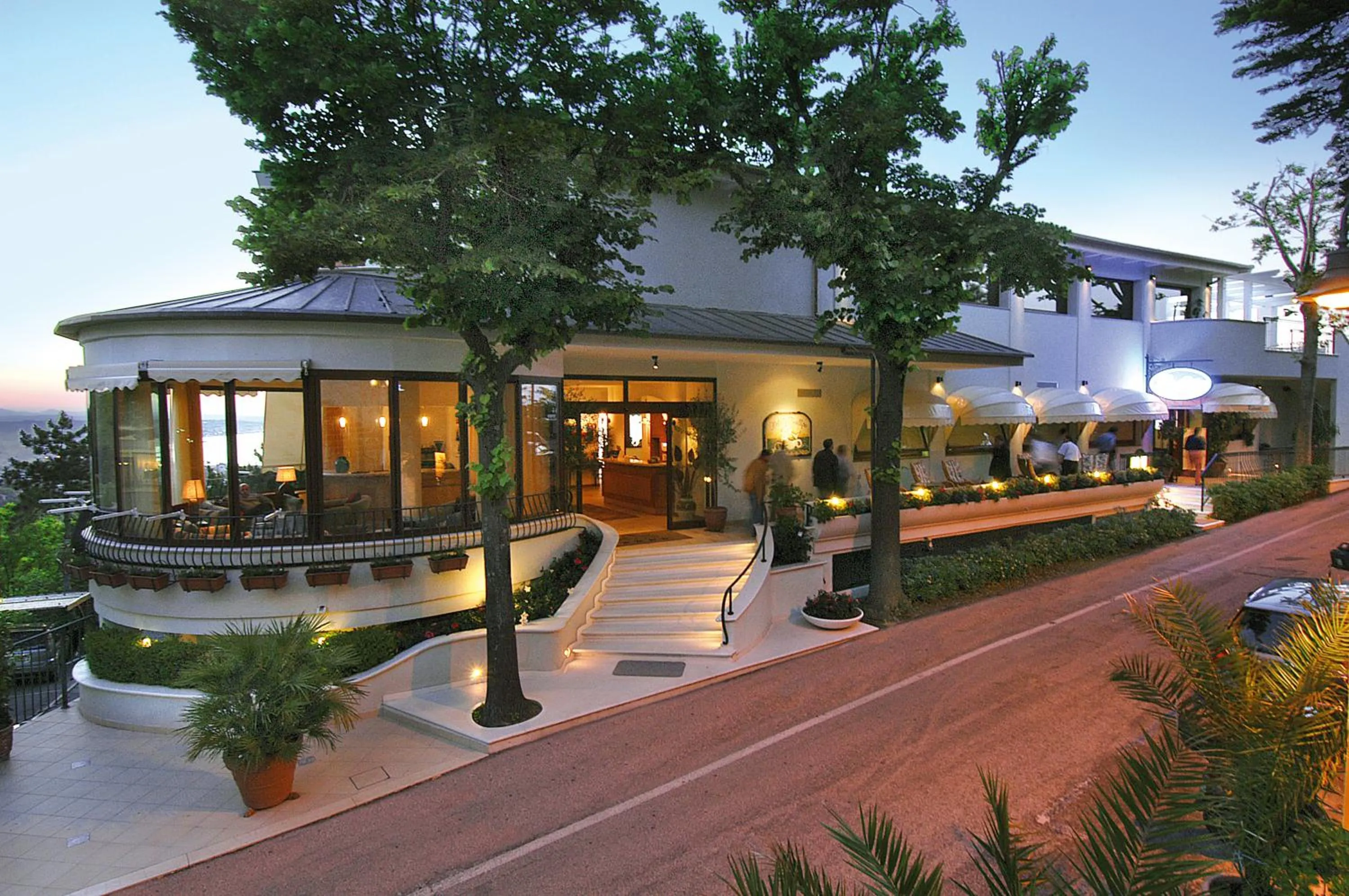 Facade/entrance in Hotel Posillipo