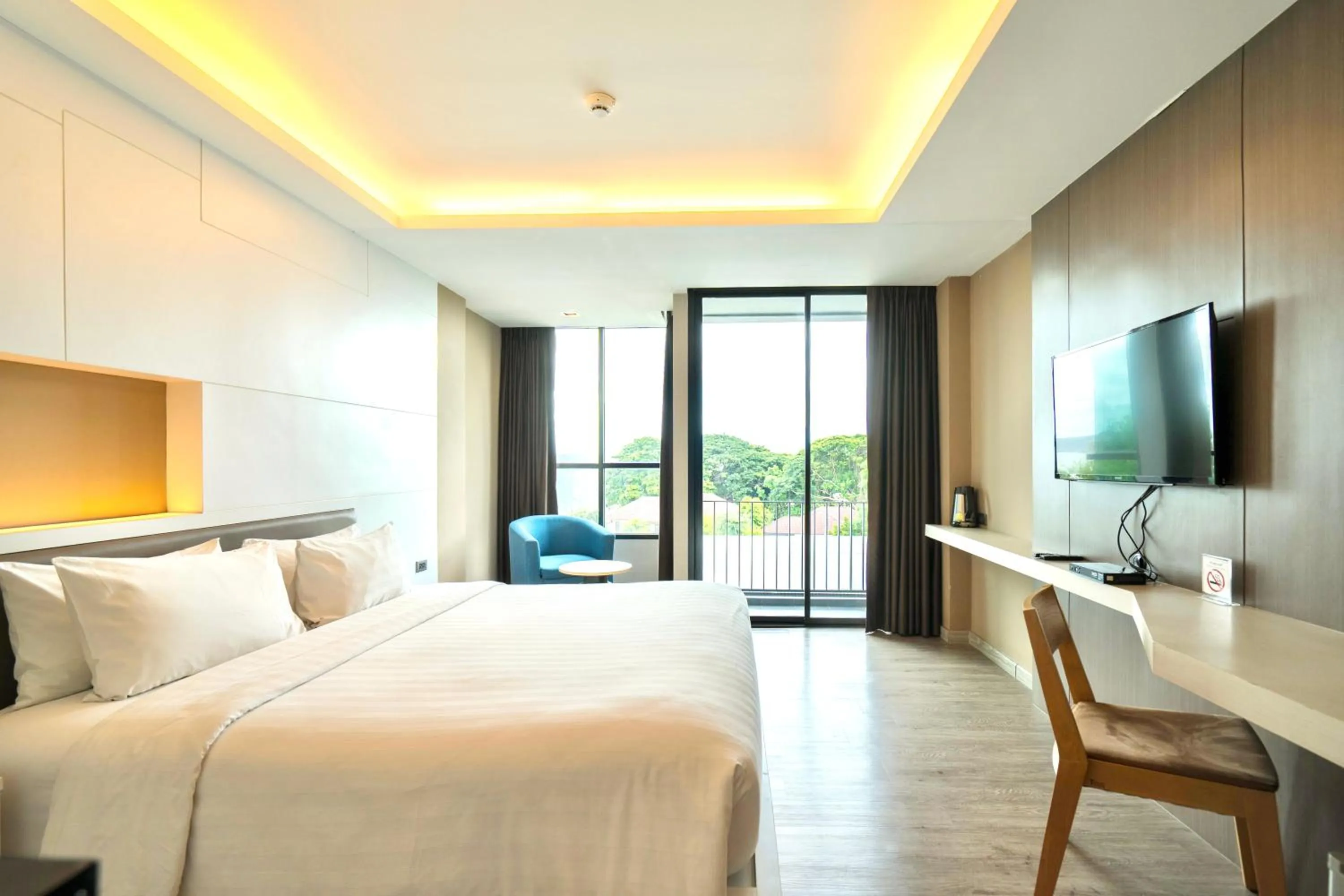 Photo of the whole room, Bed in The Zense Boutique Hotel