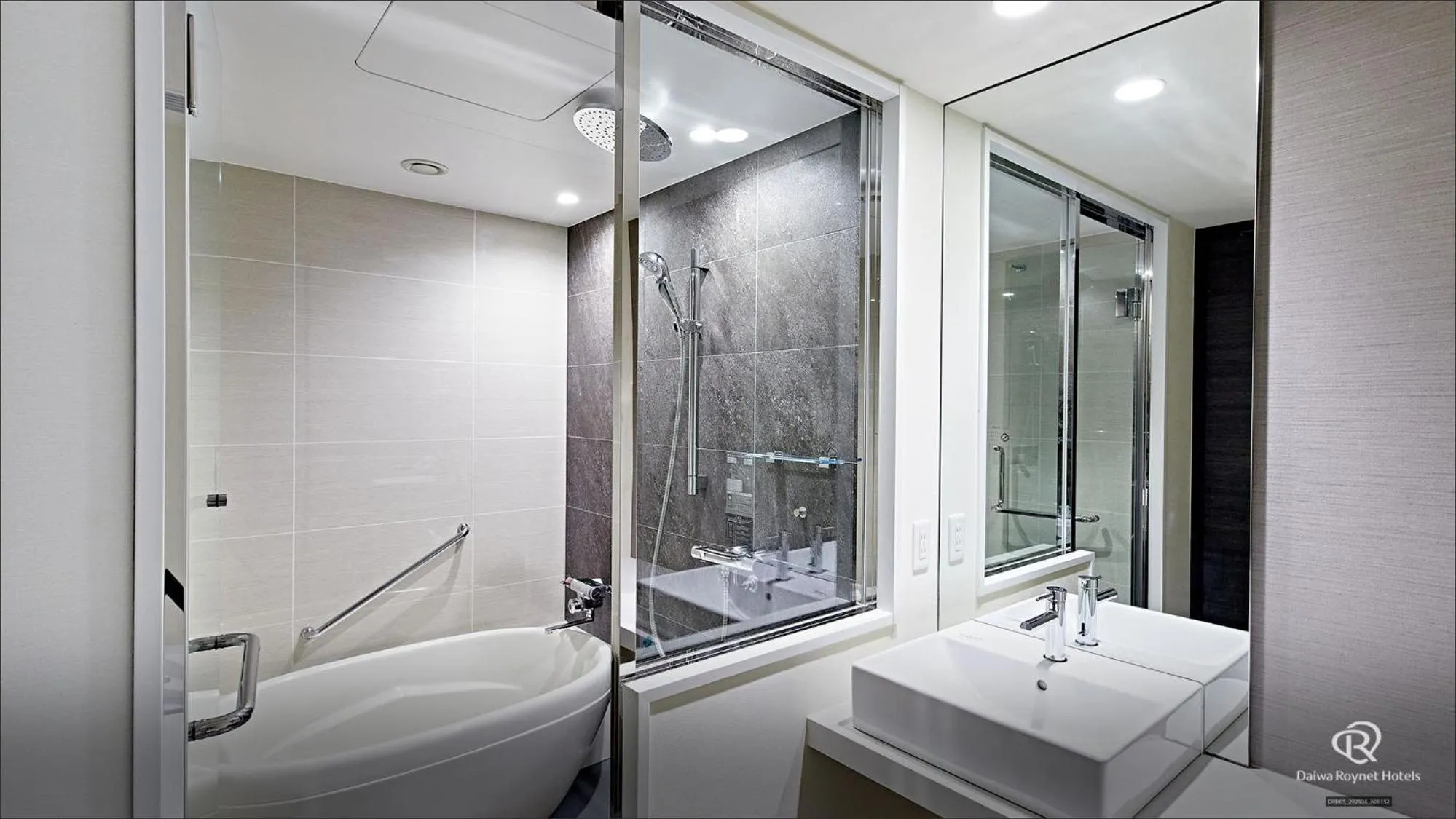 Photo of the whole room in Daiwa Roynet Hotel Kyoto Ekimae PREMIER