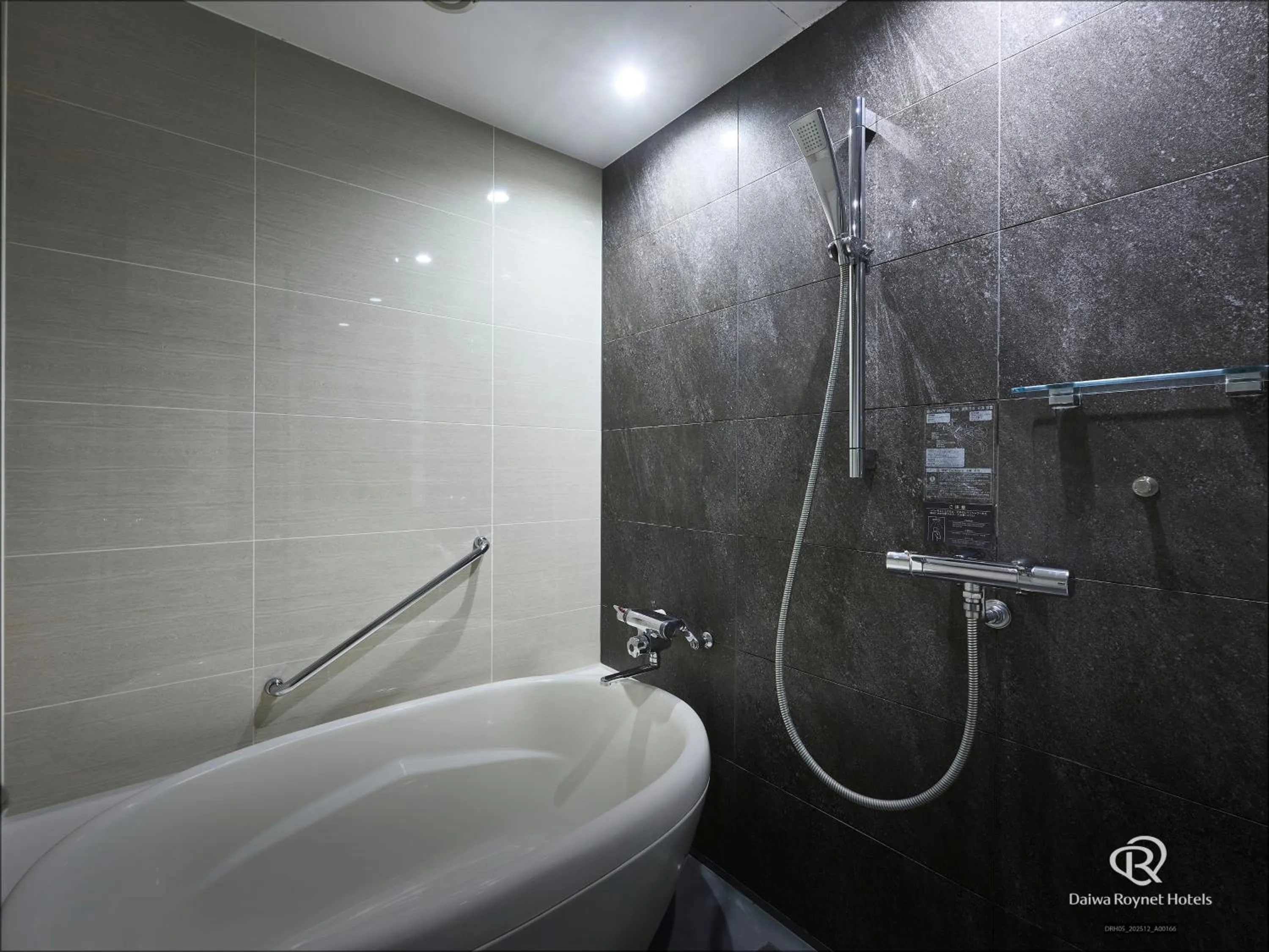 Shower in Daiwa Roynet Hotel Kyoto Ekimae PREMIER