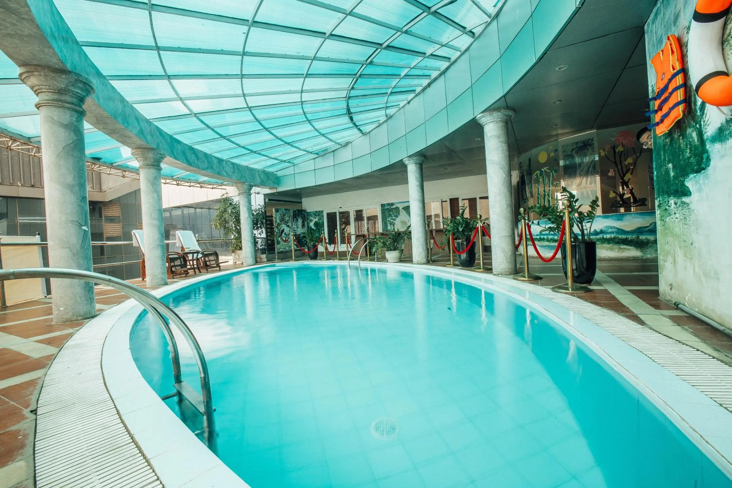 Swimming pool in Muong Thanh Vinh Hotel