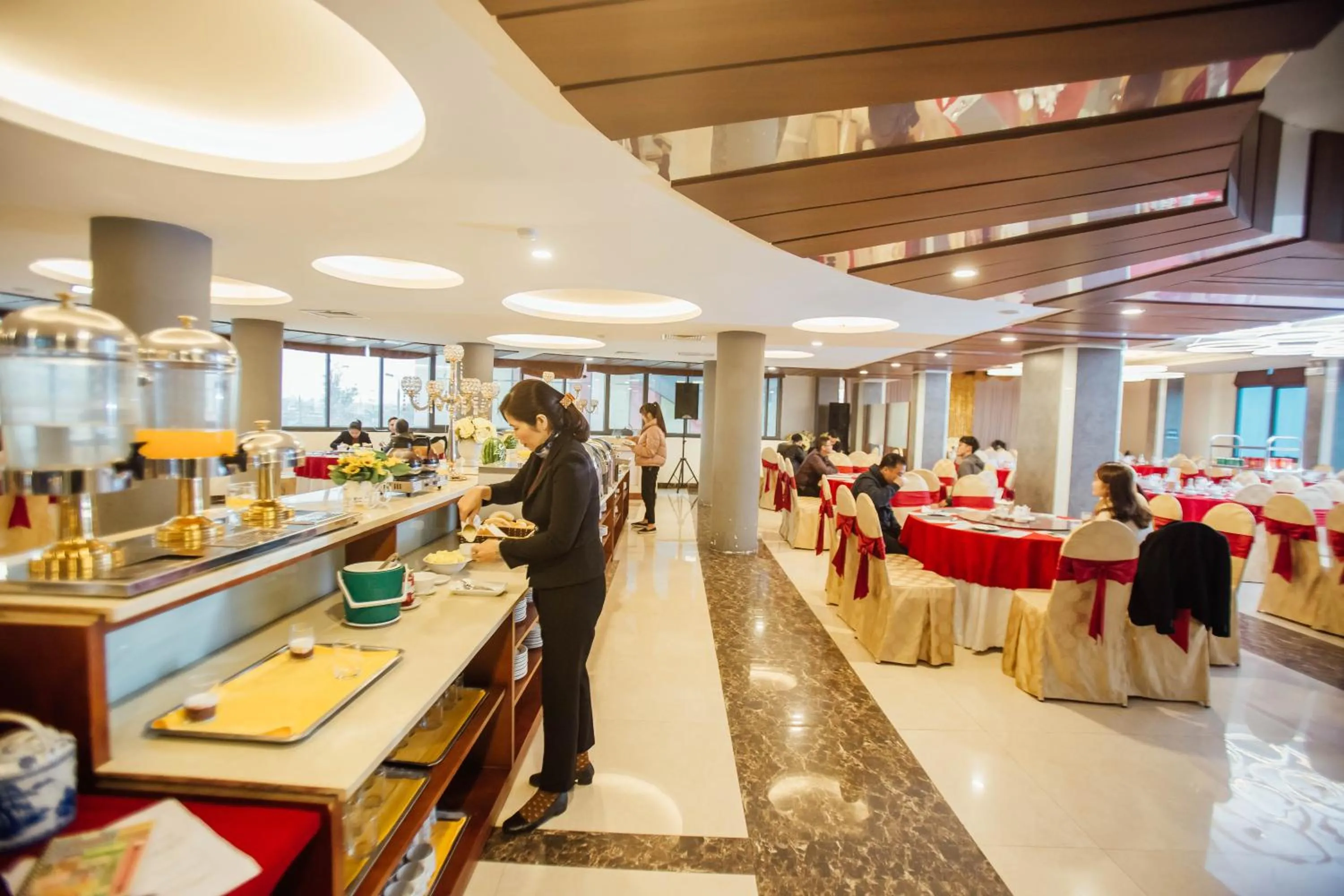 Restaurant/places to eat in Muong Thanh Vinh Hotel