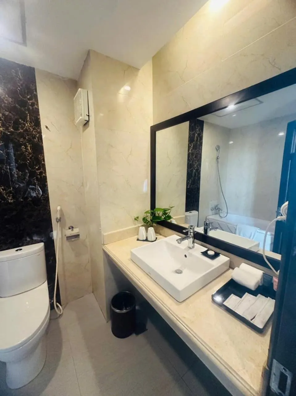 Toilet in Muong Thanh Vinh Hotel