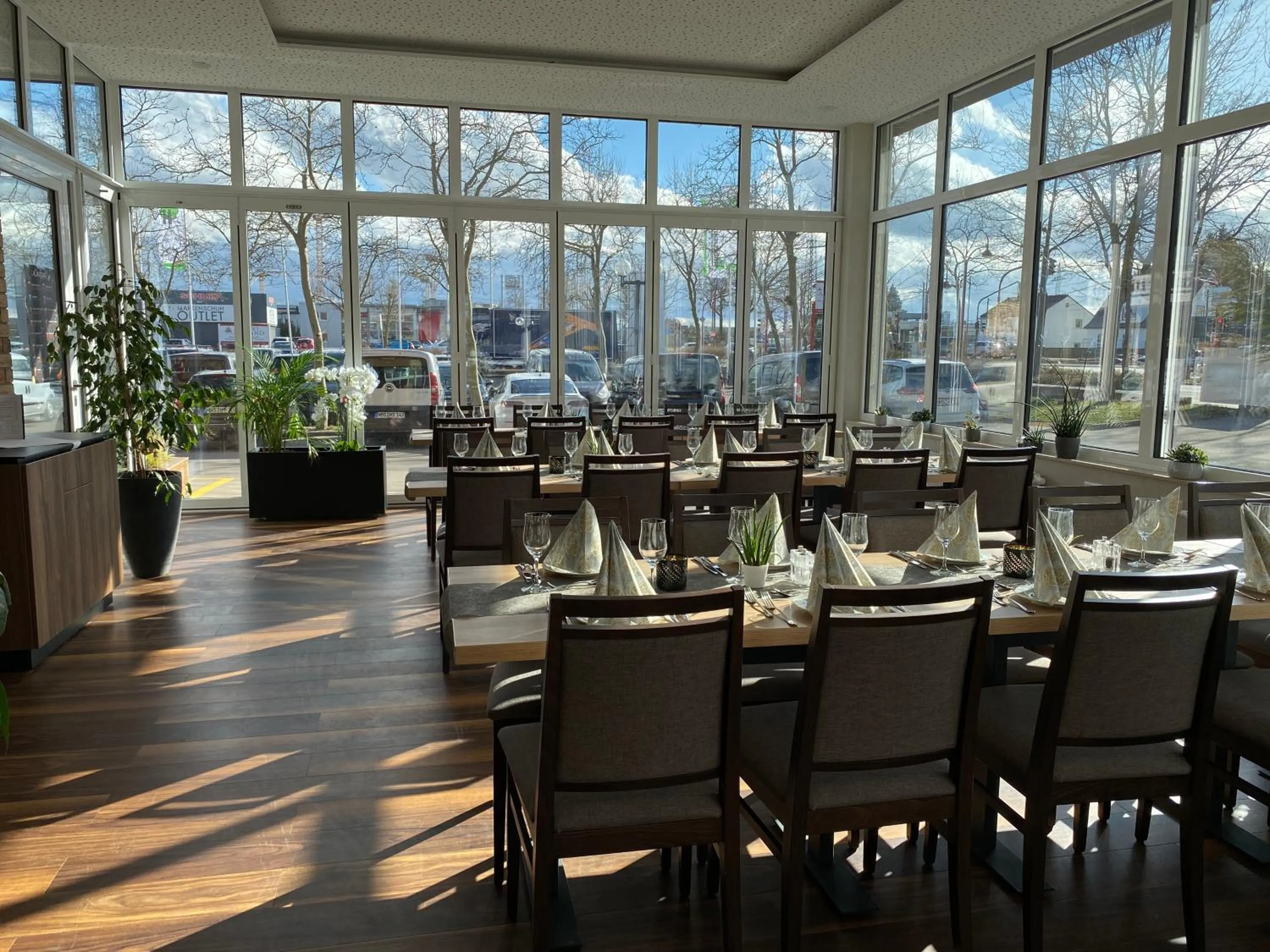 Restaurant/places to eat in Hotel Asgard