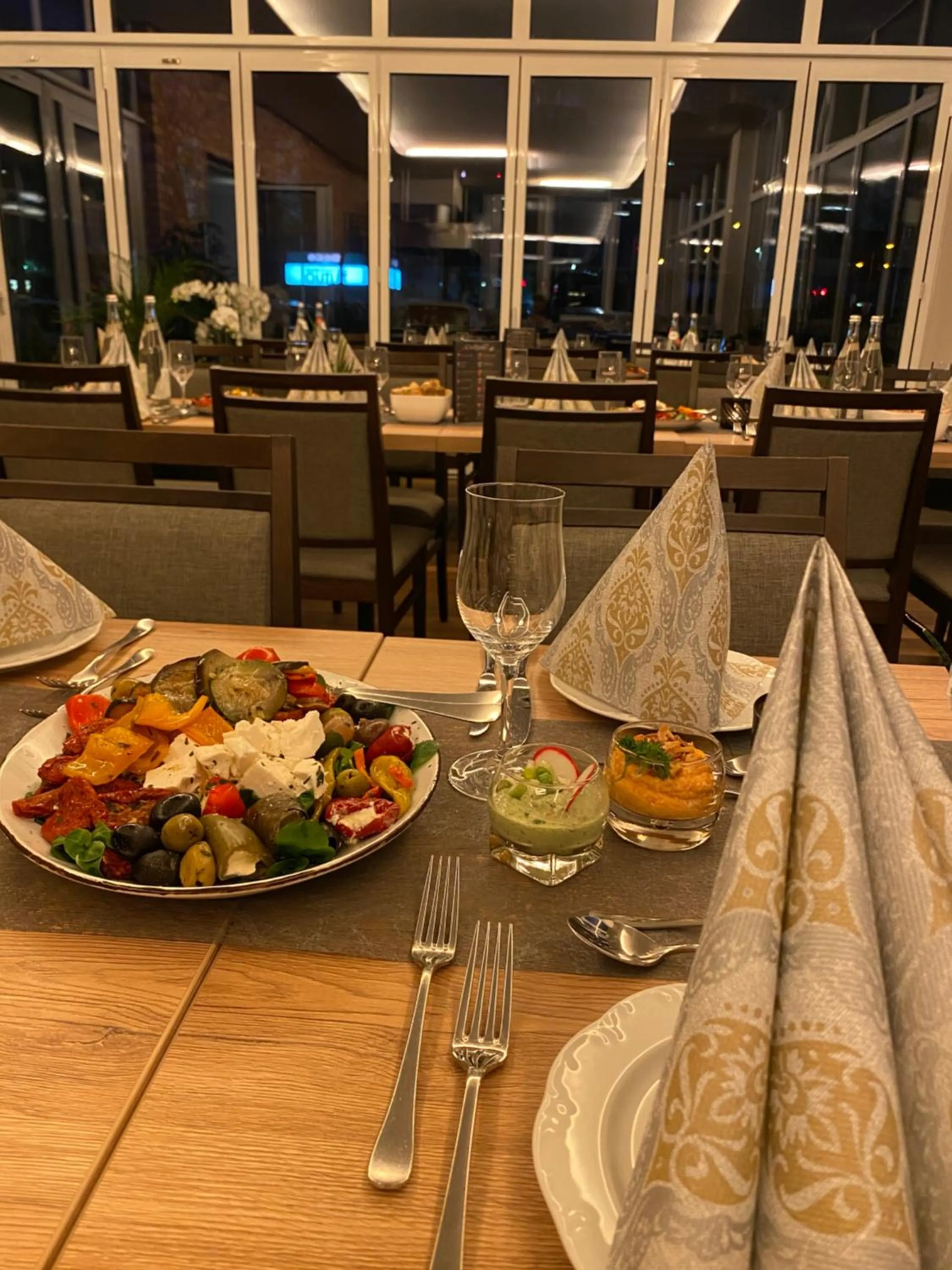 Restaurant/places to eat in Hotel Asgard