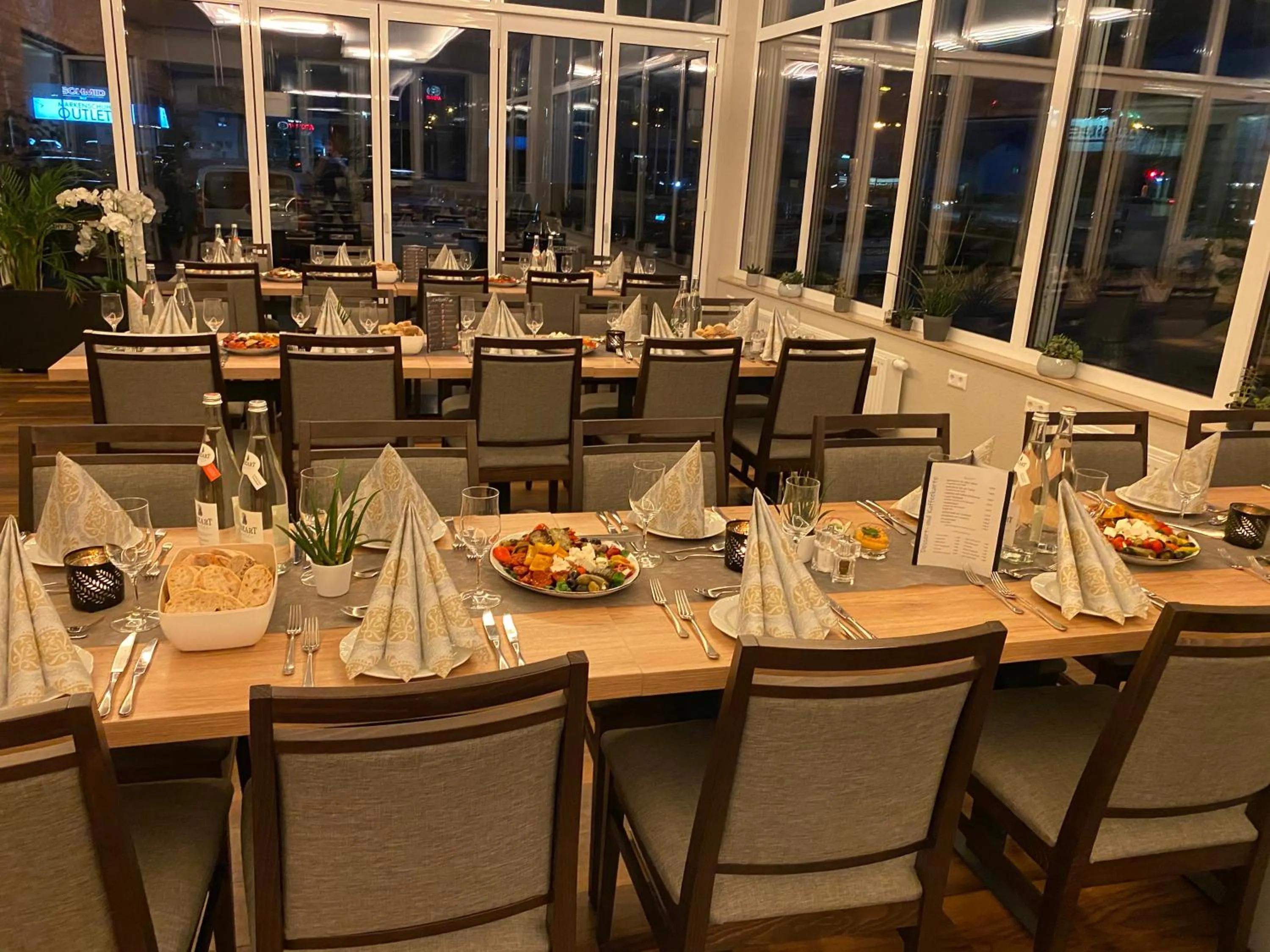 Restaurant/places to eat in Hotel Asgard