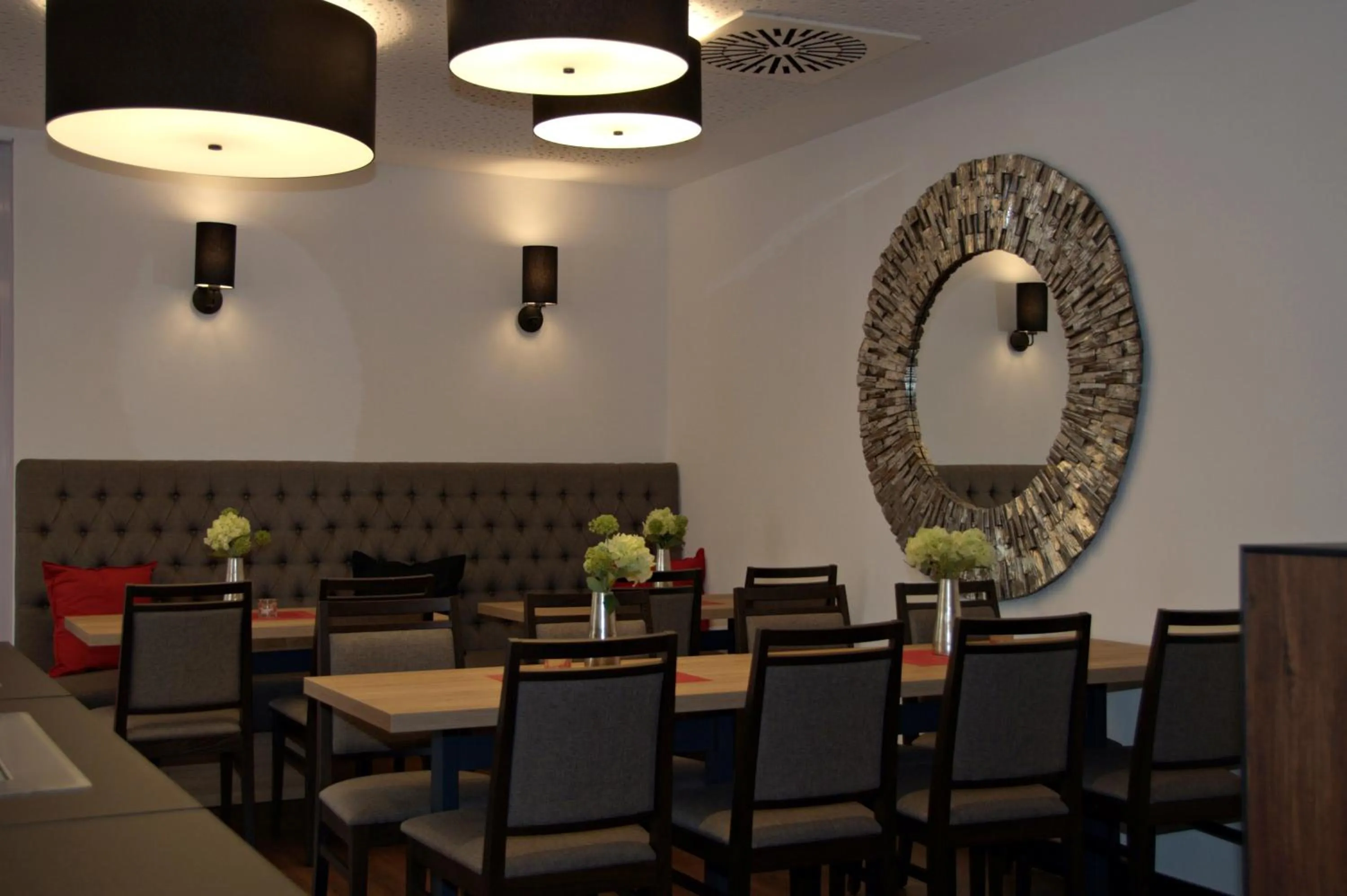 Restaurant/places to eat in Hotel Asgard