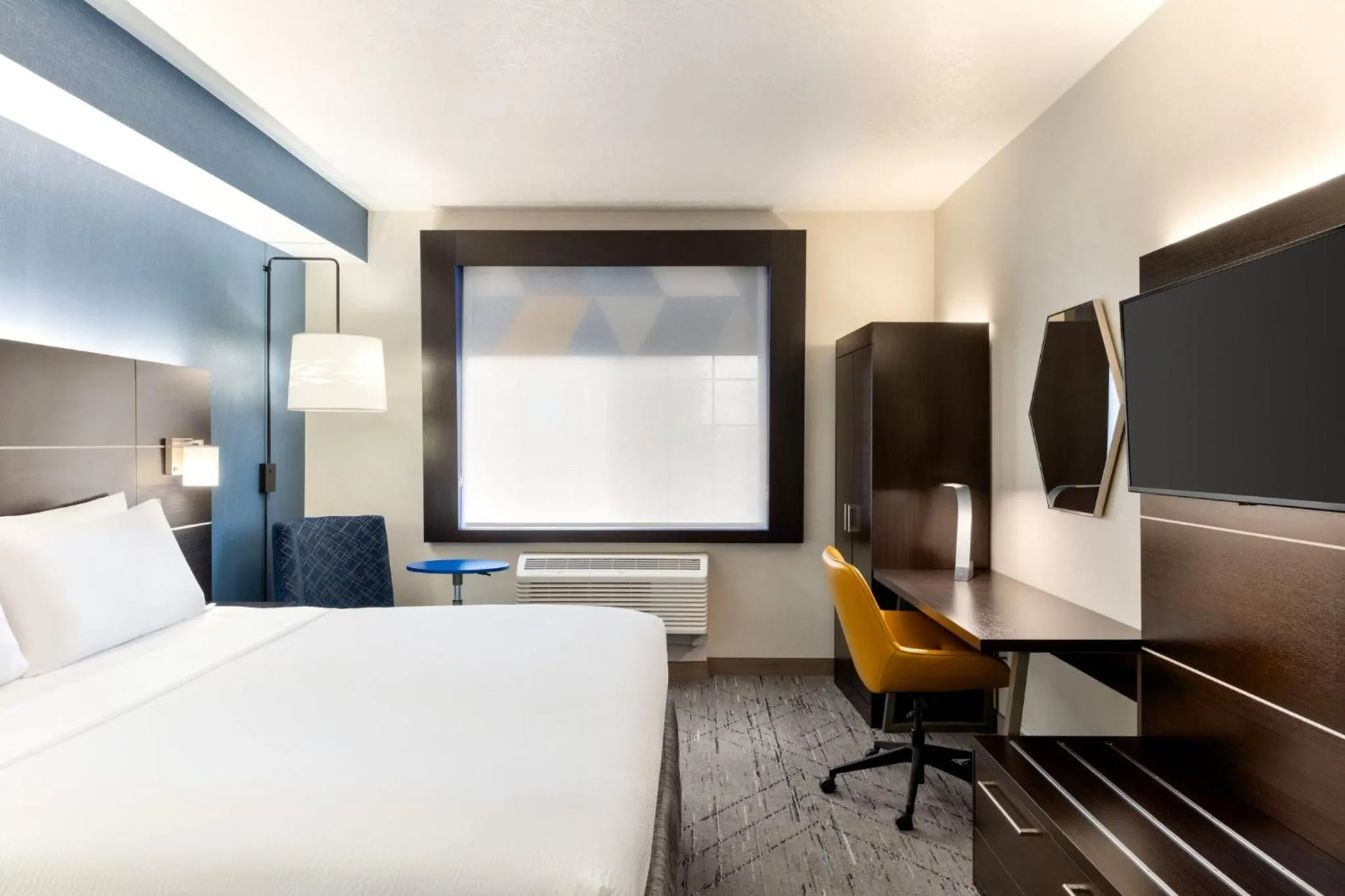 Photo of the whole room, Bed in Holiday Inn Express Hotel & Suites Eugene Downtown - University by IHG