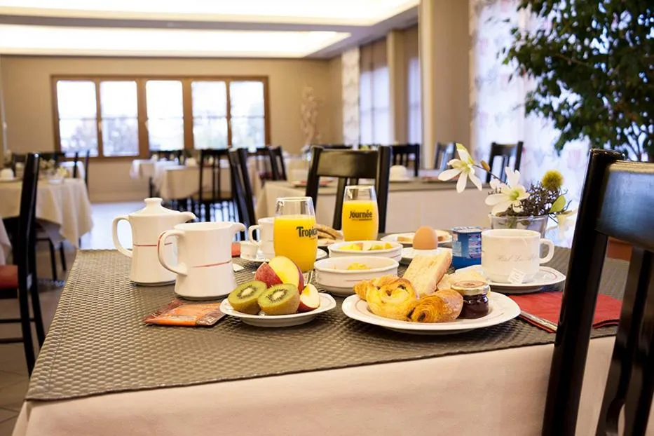 Buffet breakfast in Hôtel Restaurant Les Alizés