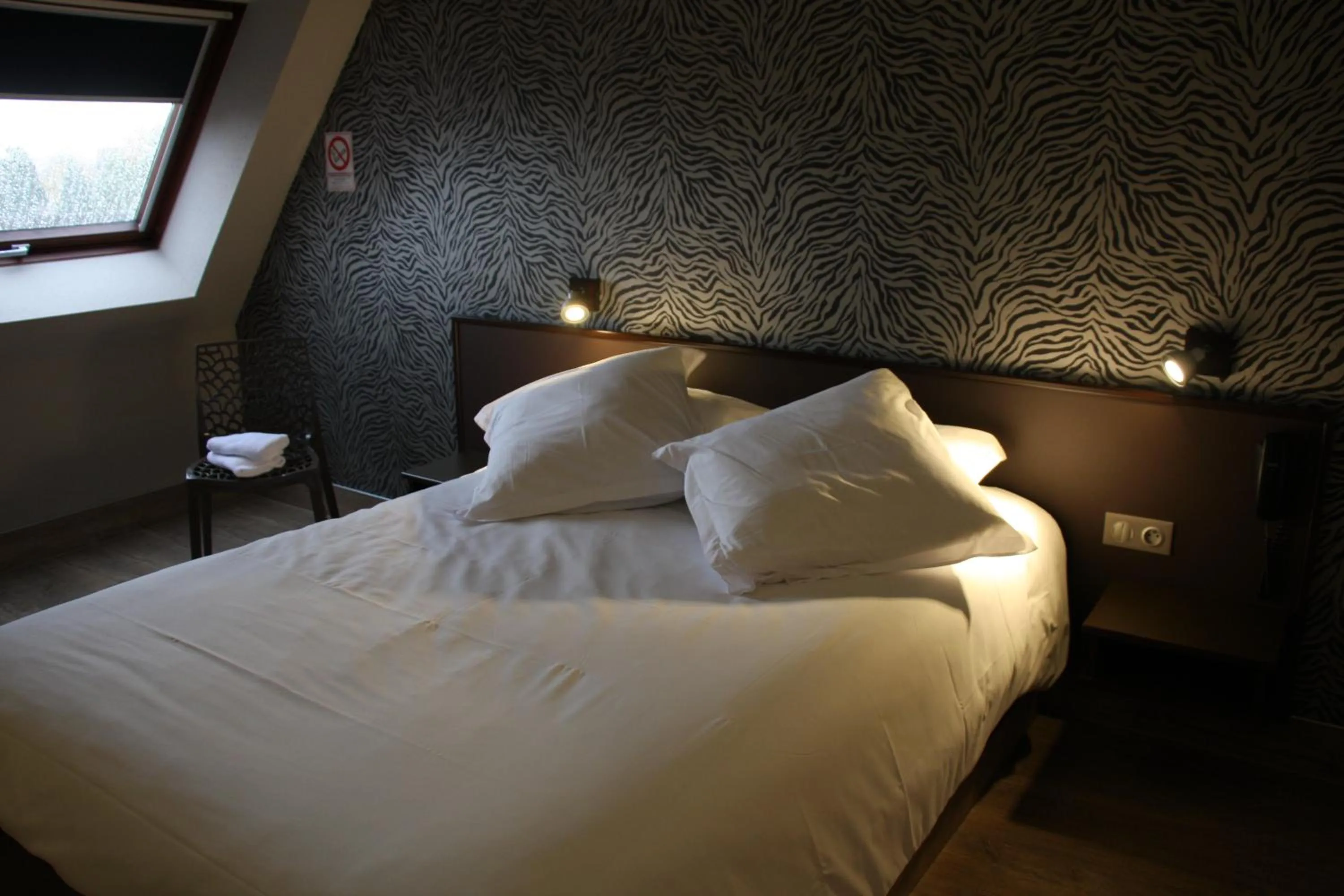 Bed in Hôtel Restaurant Les Alizés