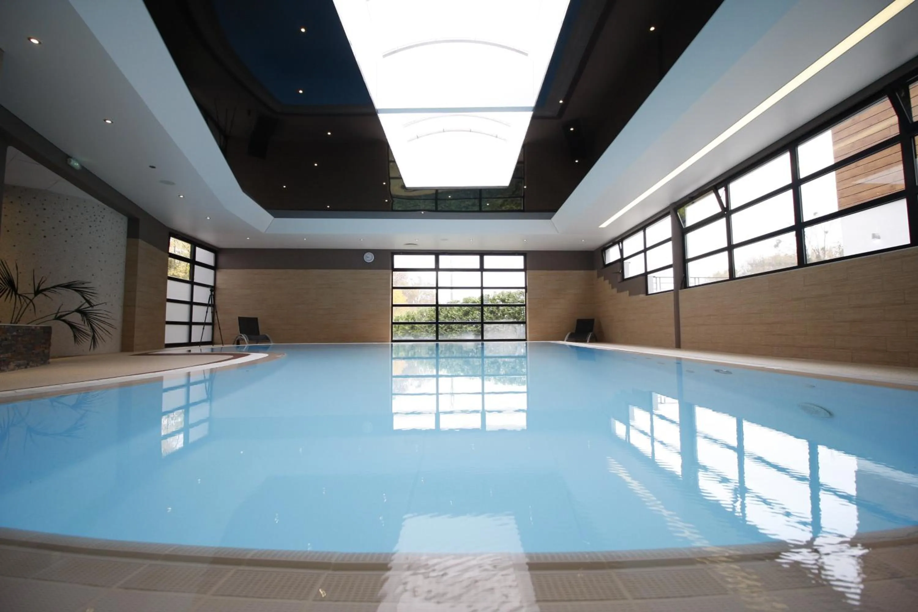 Swimming pool in Hôtel Restaurant Les Alizés