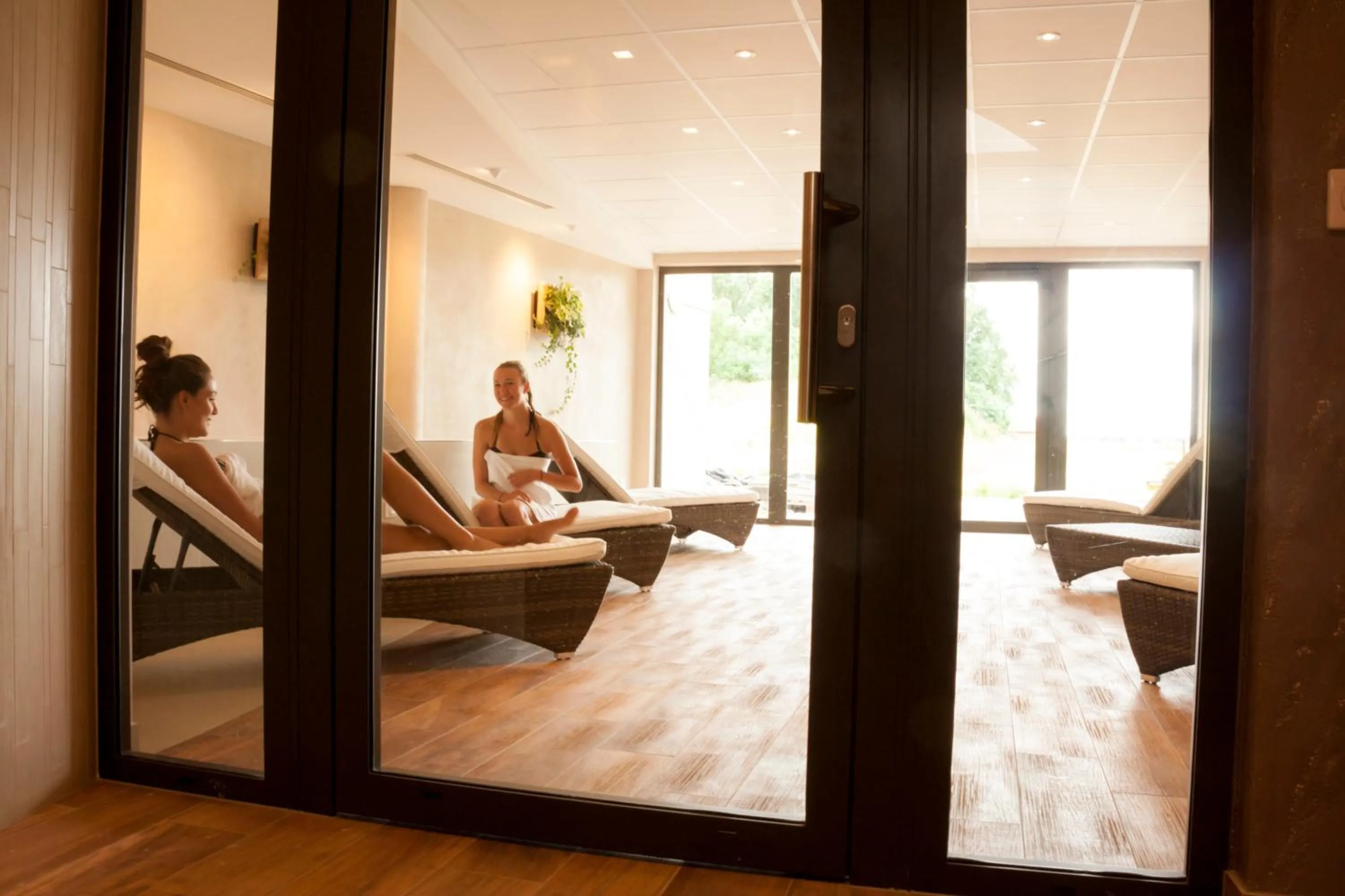 Spa and wellness centre/facilities in Hôtel Restaurant Les Alizés