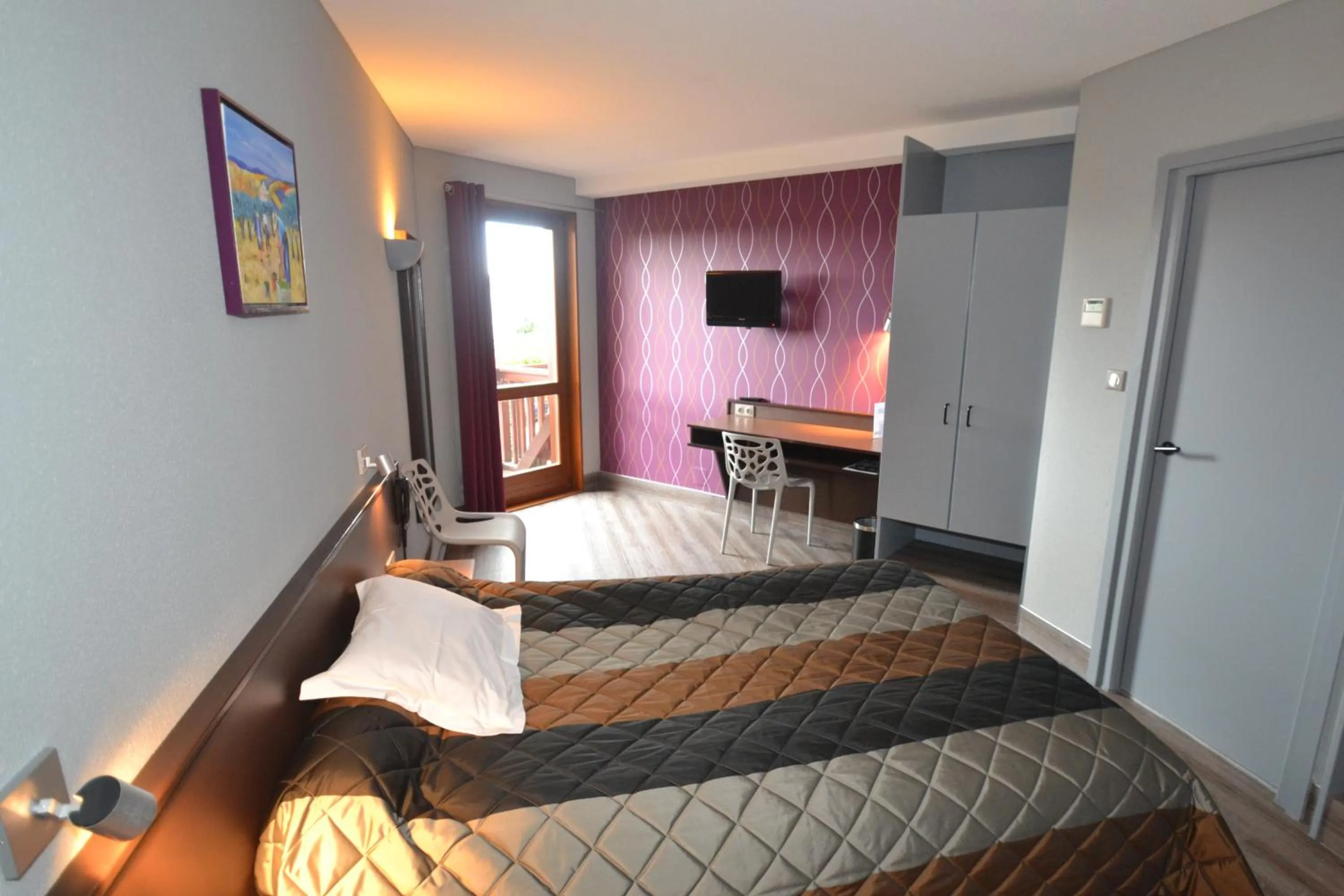 Photo of the whole room, Bed in Hôtel Restaurant Les Alizés