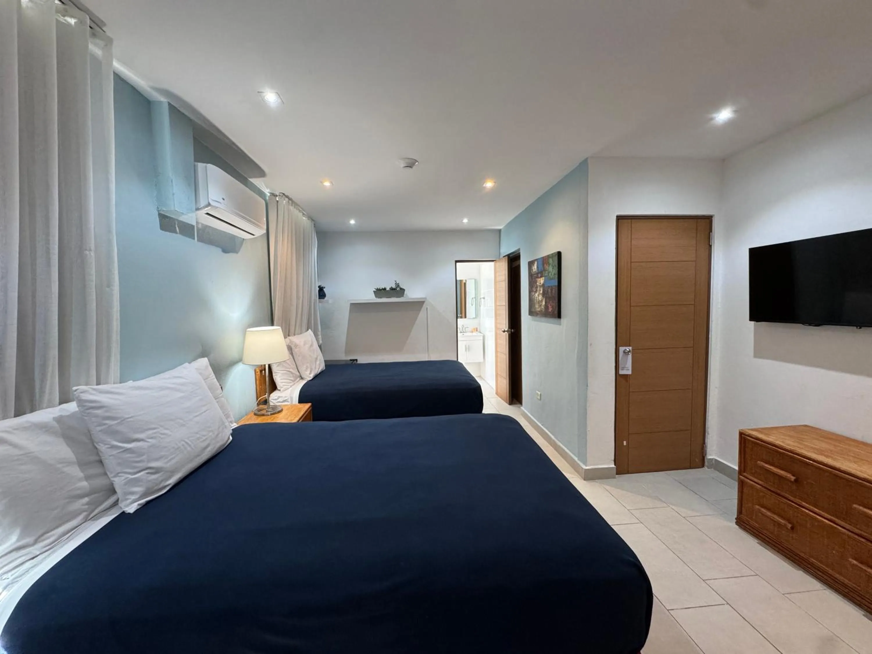 Bedroom, Bed in Sandy Beach Hotel