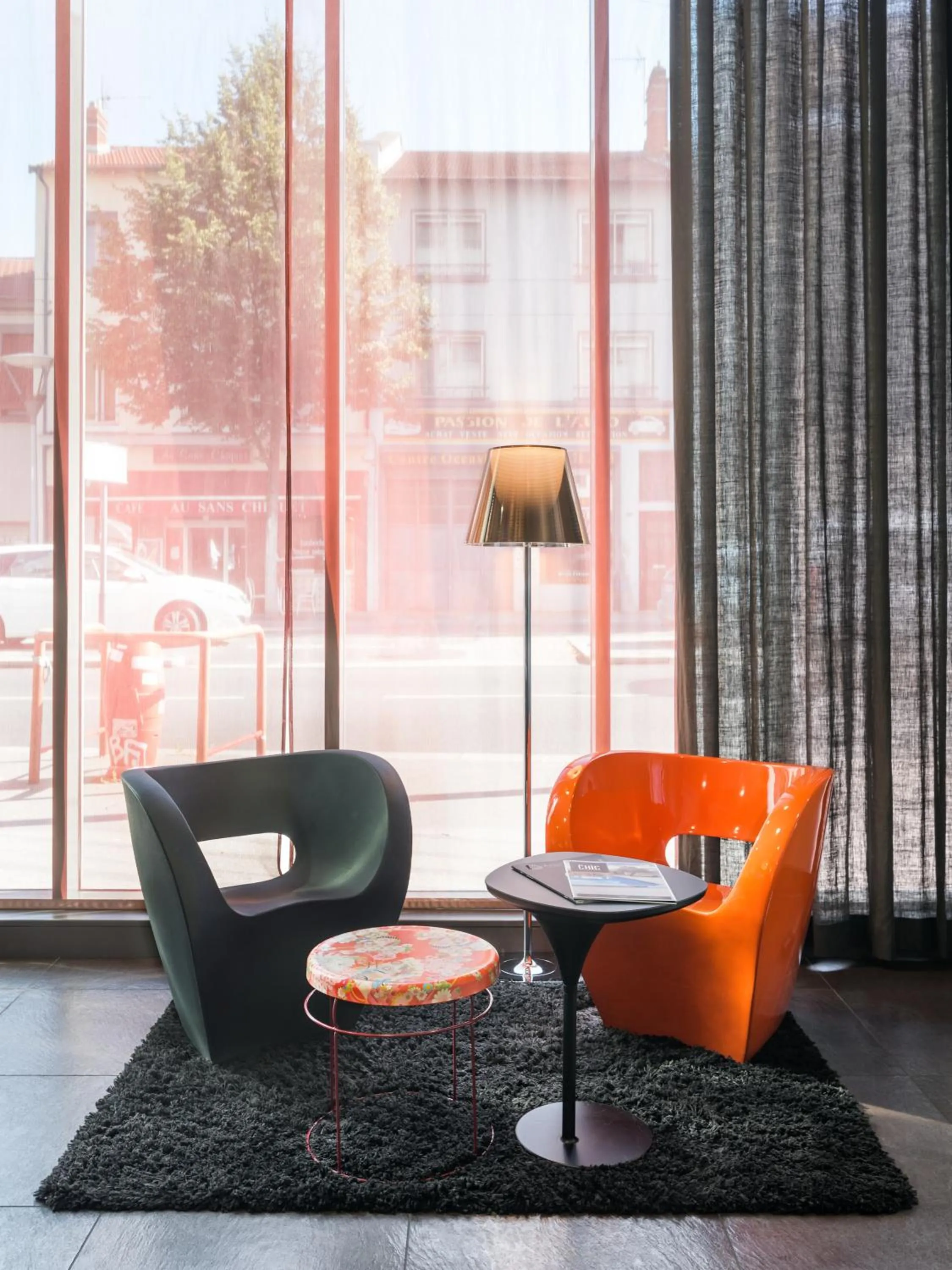 Seating area in B&B HOME Lyon Centre Berthelot