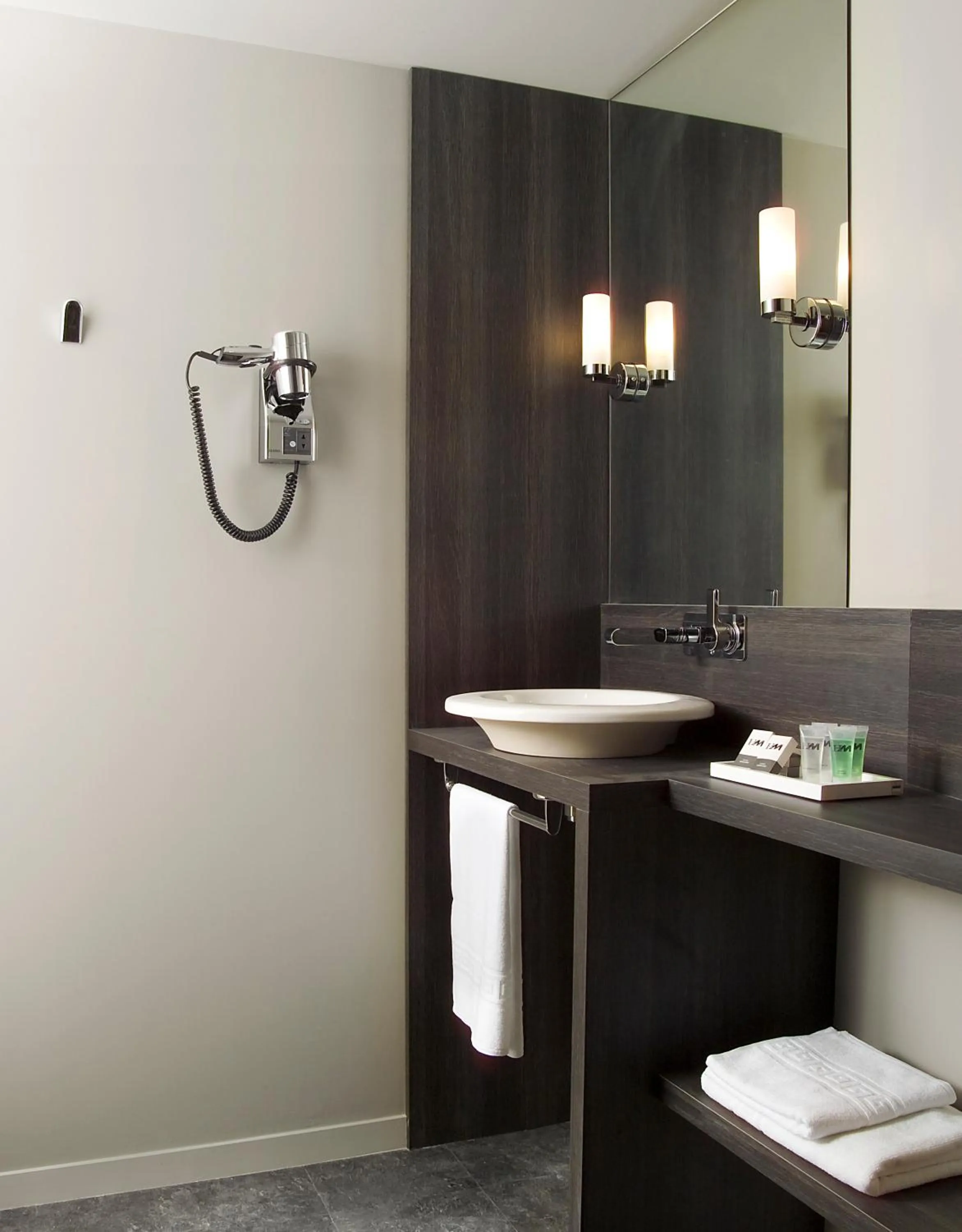 Bathroom in B&B HOME Lyon Centre Berthelot