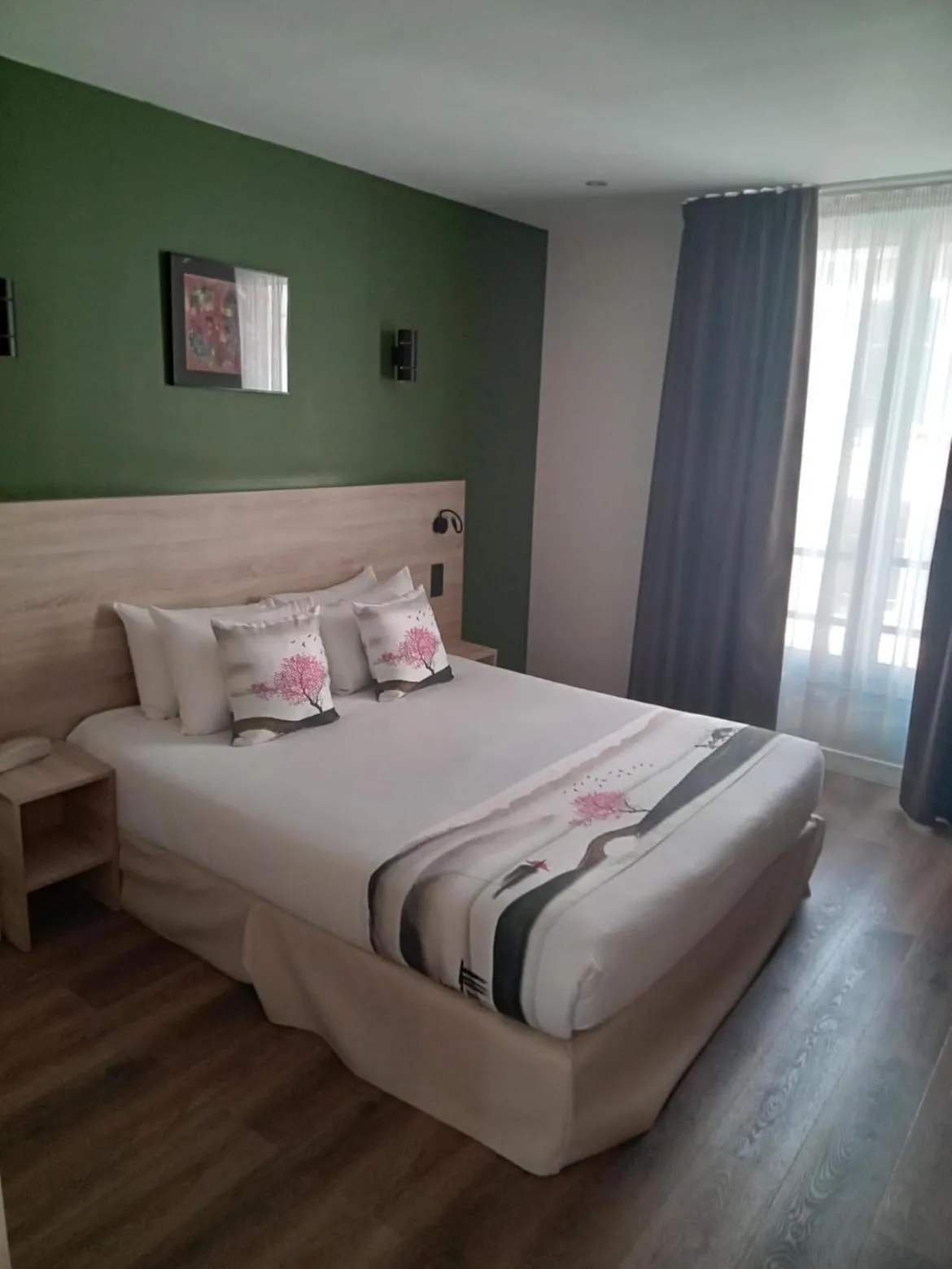 Bed in Hotel Modern Est