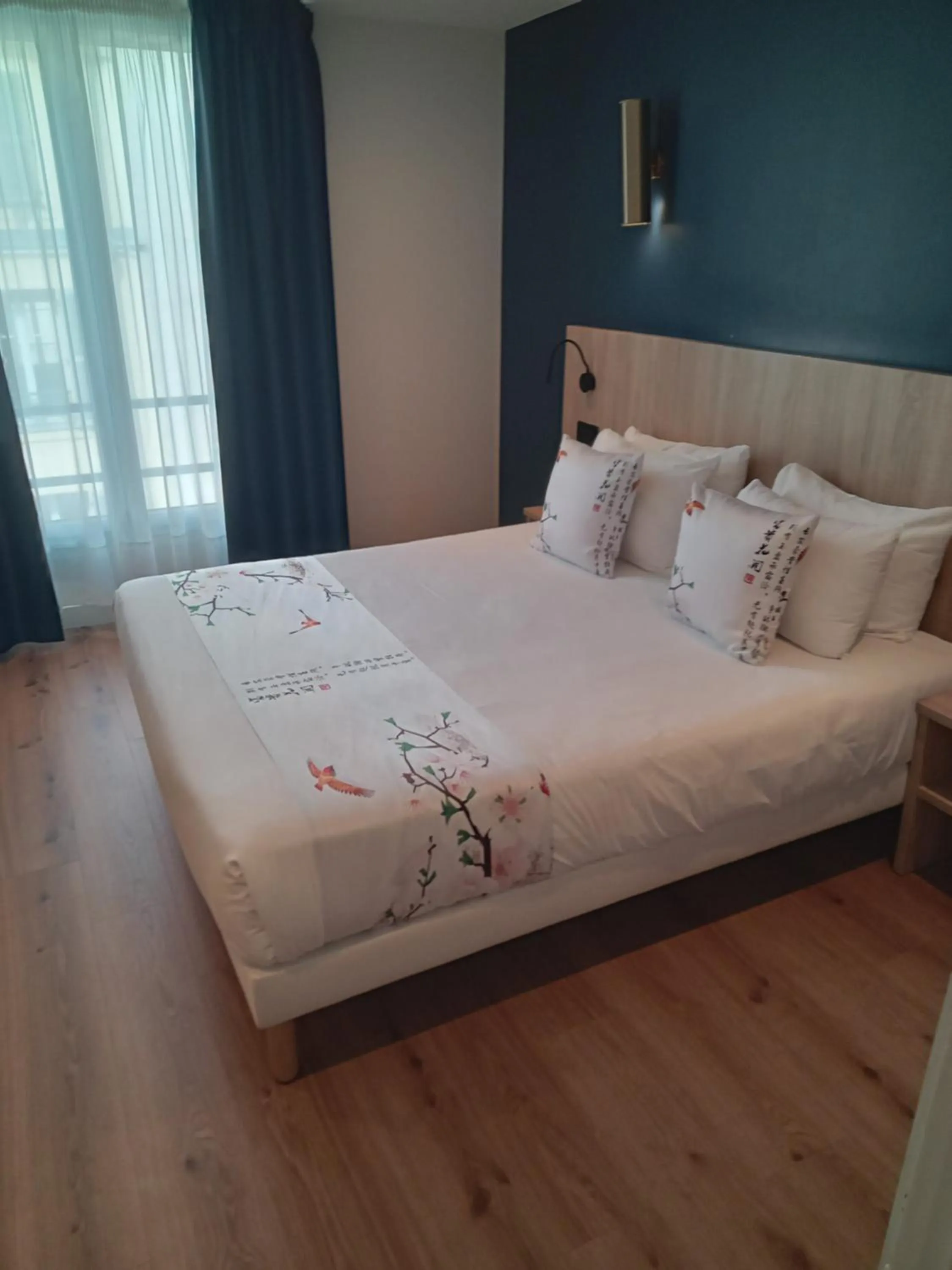 Bed in Hotel Modern Est