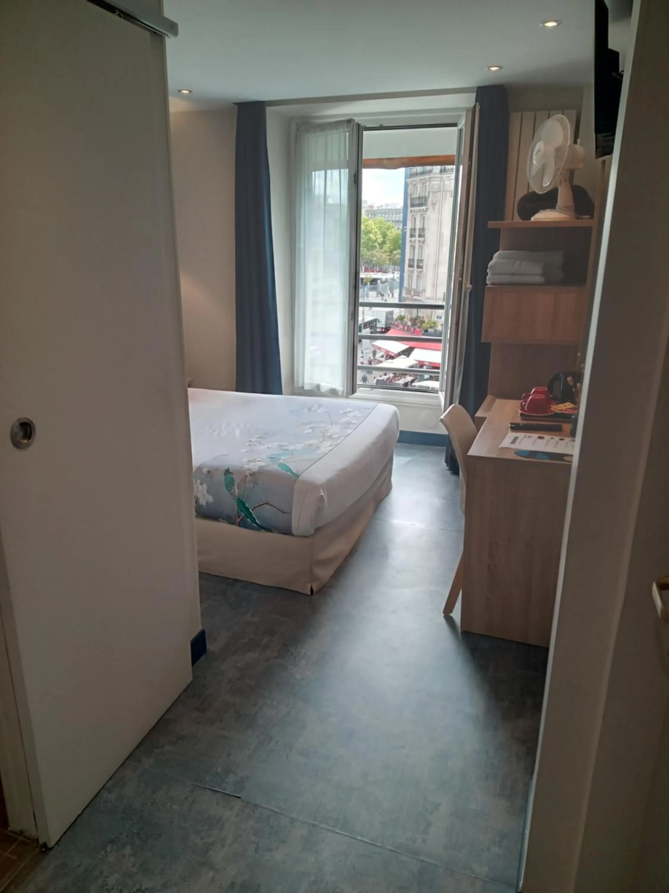 Bed in Hotel Modern Est