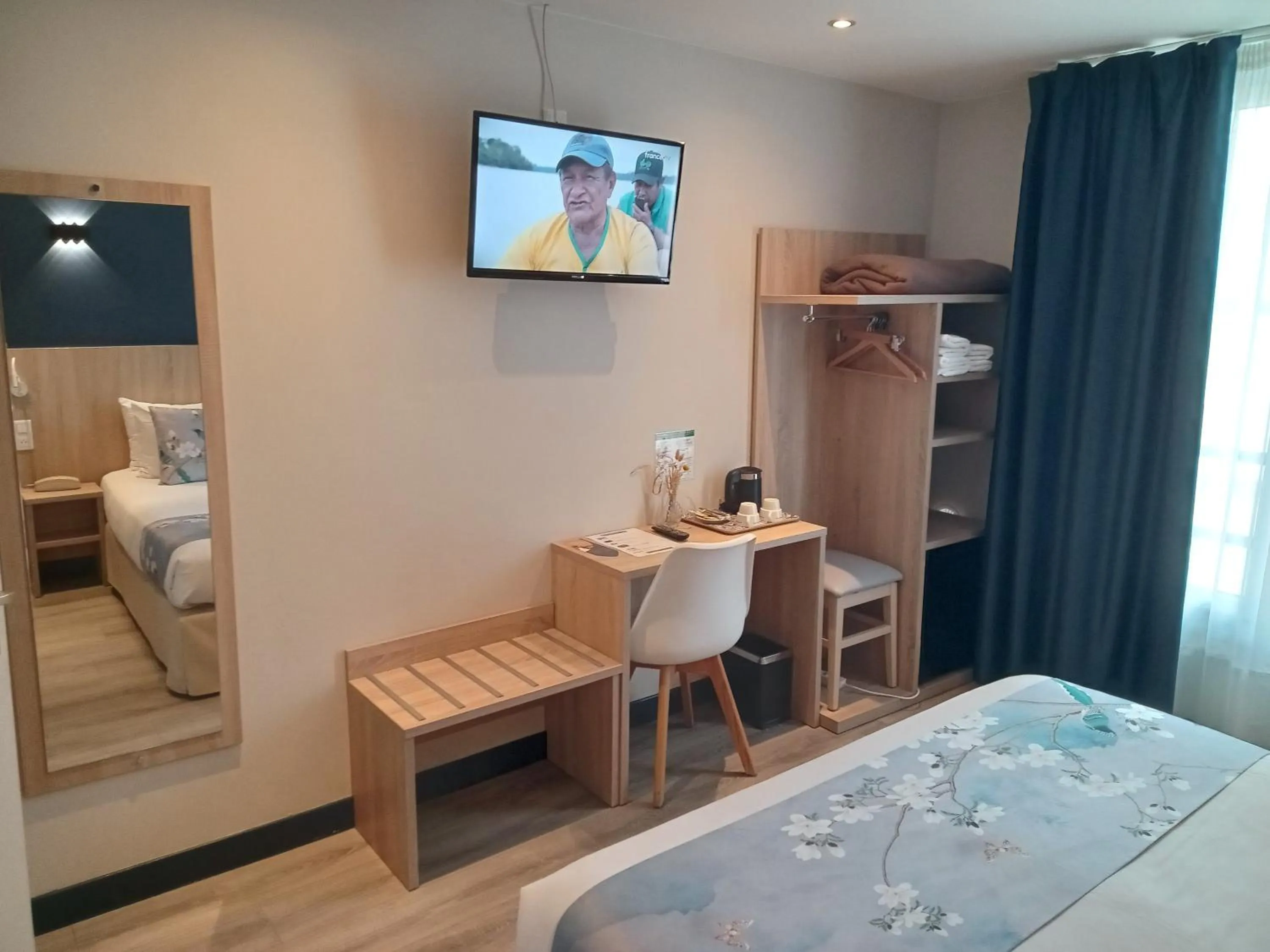 Bed in Hotel Modern Est