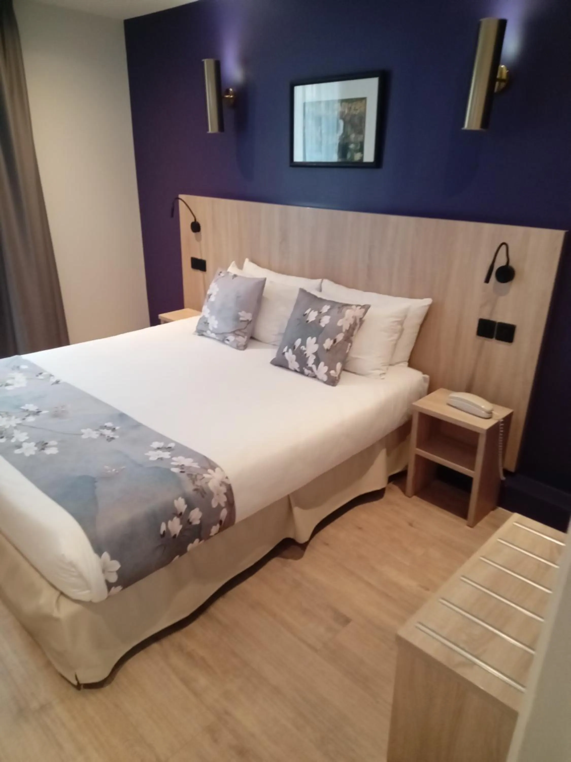 Bed in Hotel Modern Est