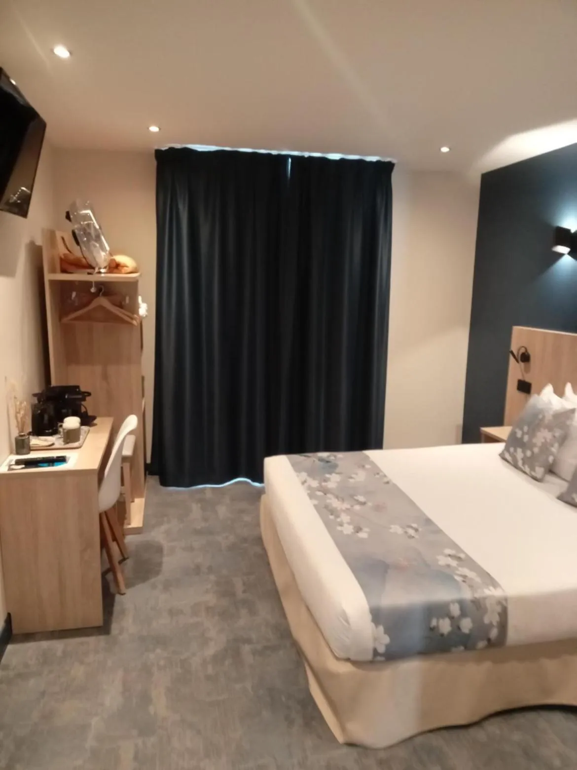 Bed in Hotel Modern Est