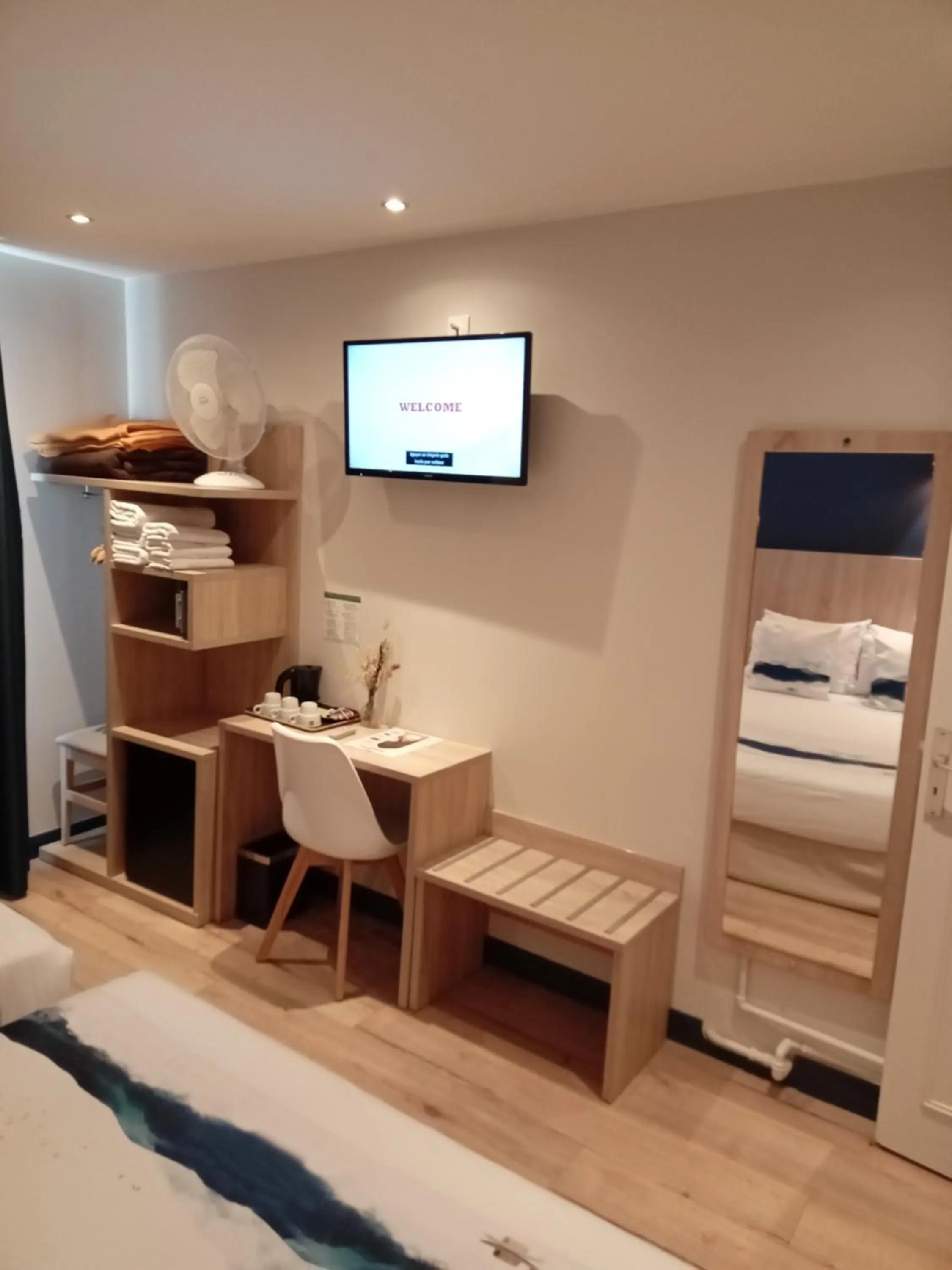 Bed in Hotel Modern Est