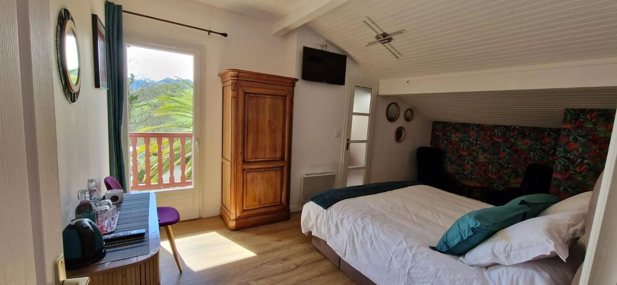 Toilet, Bed in Villa Goxoki avec piscine Saint Jean Pied de Port