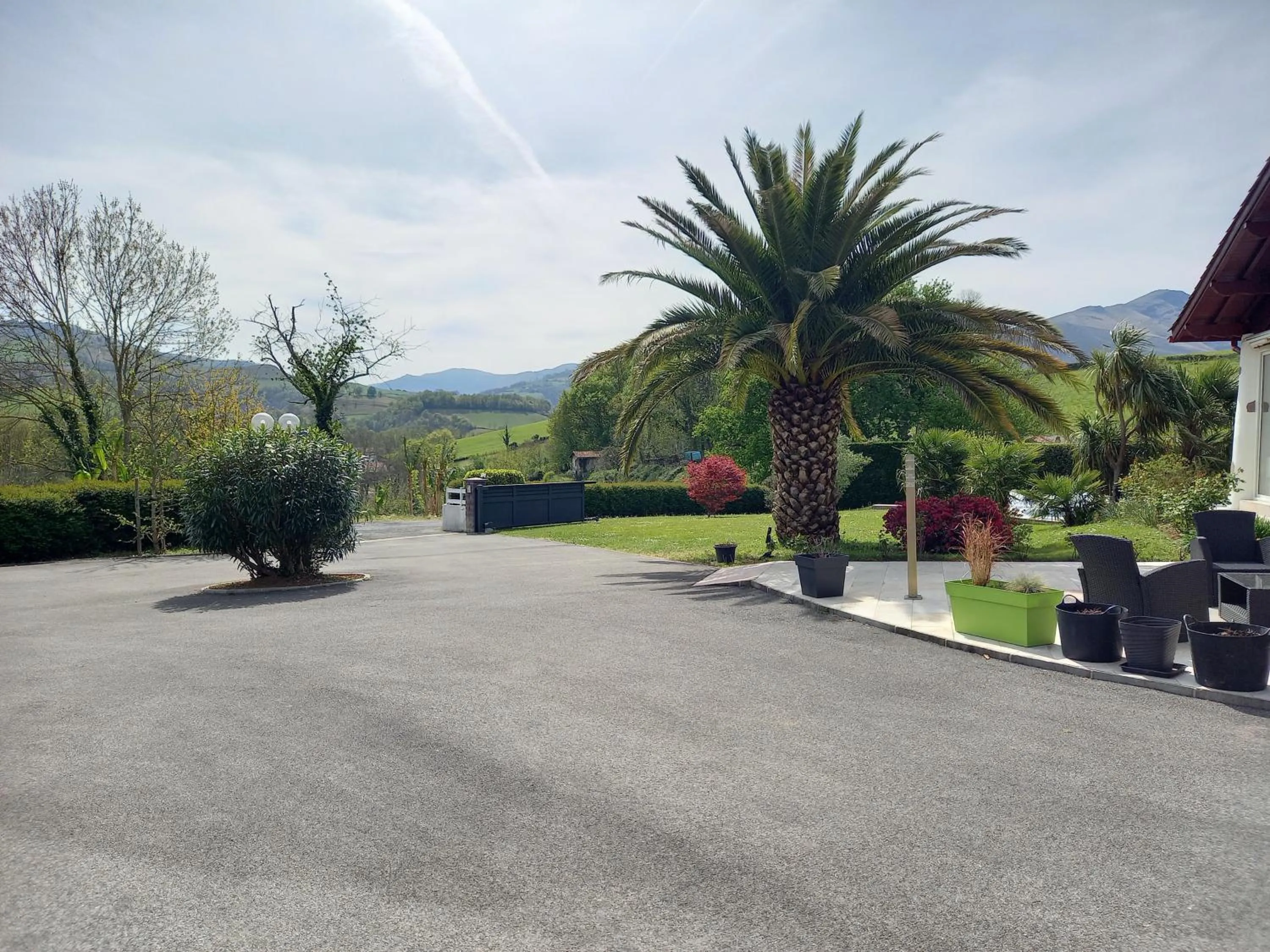 Patio in Villa Goxoki avec piscine Saint Jean Pied de Port