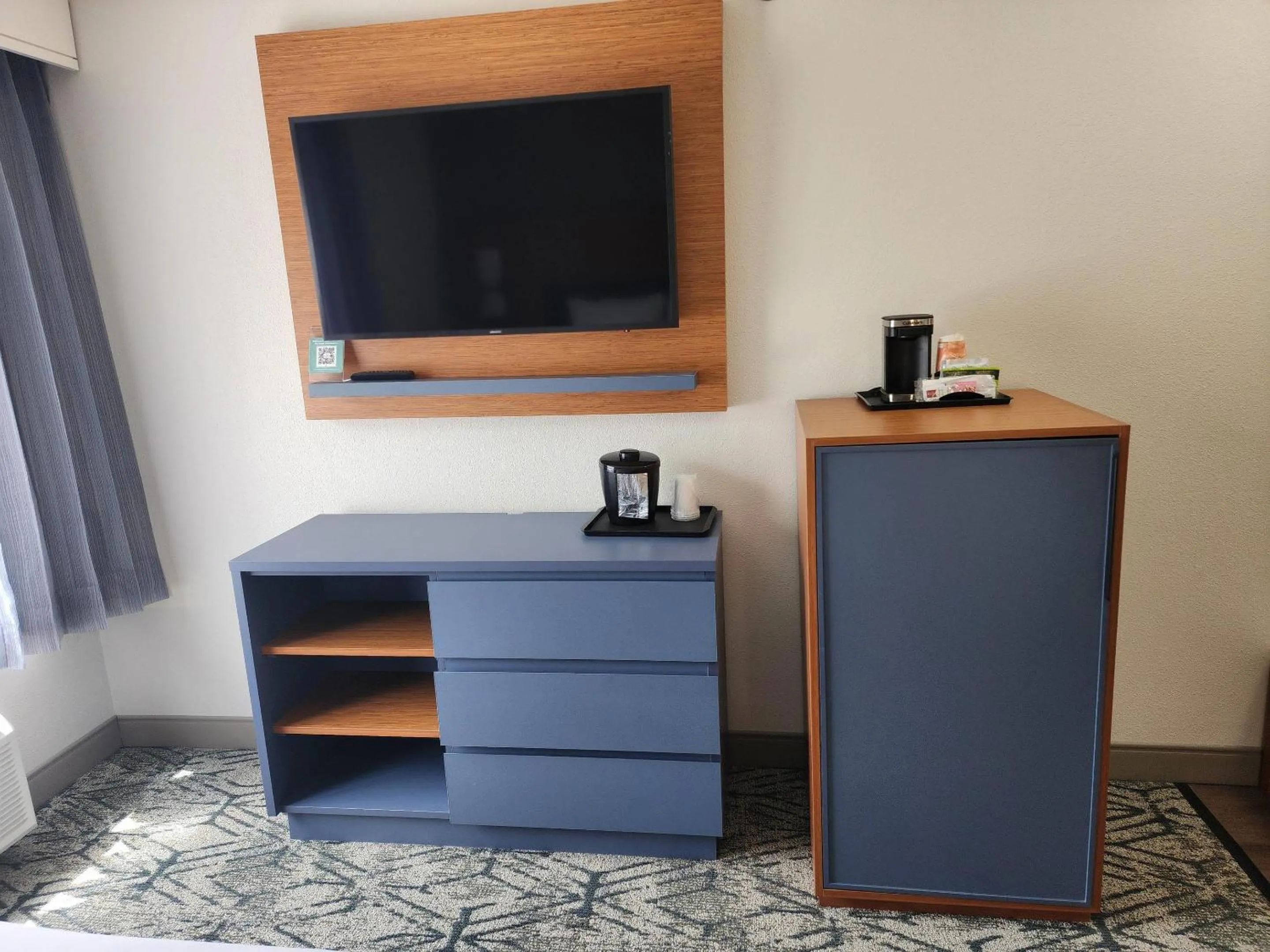 Bedroom in Country Inn & Suites by Radisson, Dahlgren-King George, VA