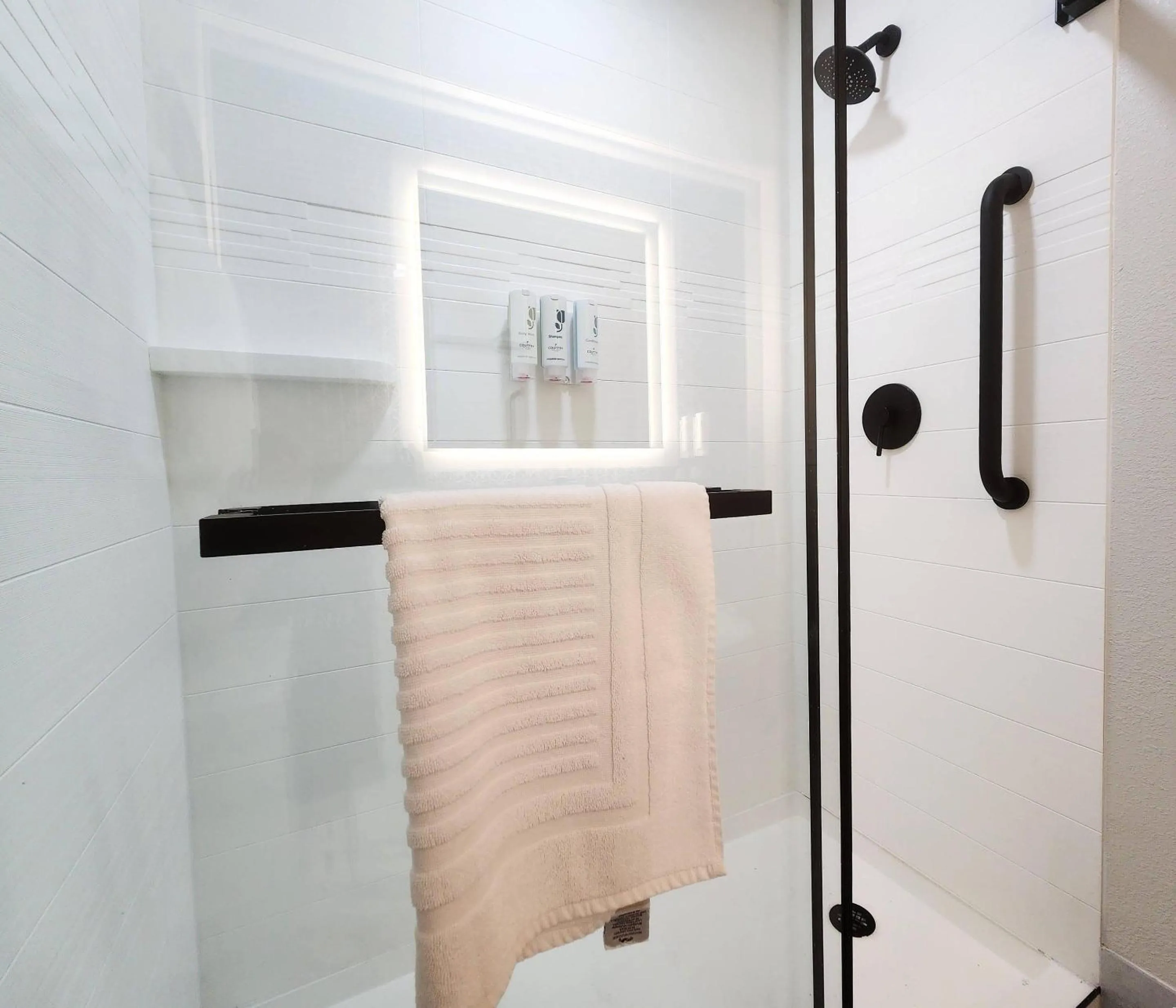 Bedroom in Country Inn & Suites by Radisson, Dahlgren-King George, VA