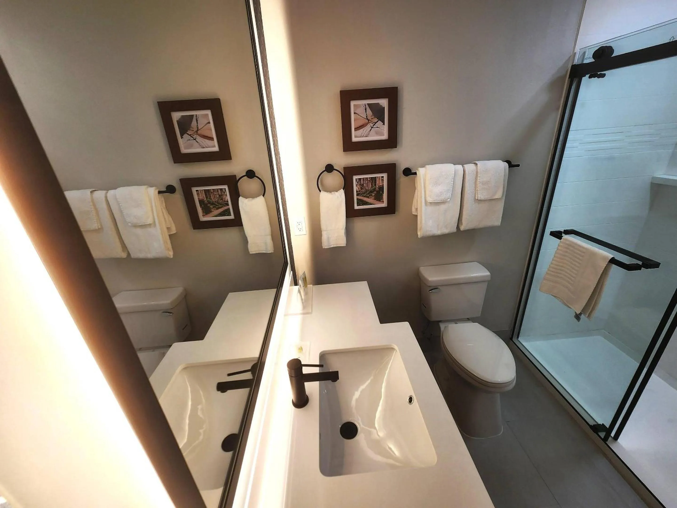 Bedroom in Country Inn & Suites by Radisson, Dahlgren-King George, VA