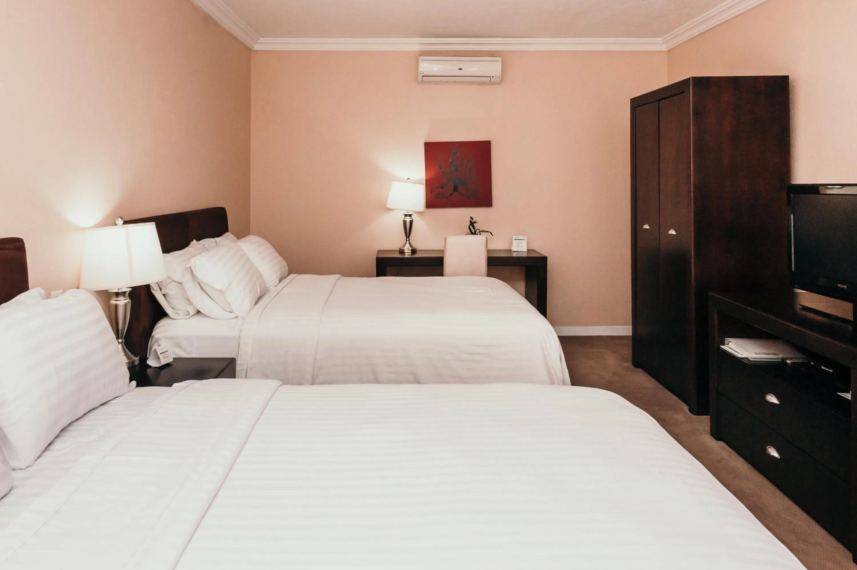 Photo of the whole room, Bed in Holiday Inn Durango by IHG