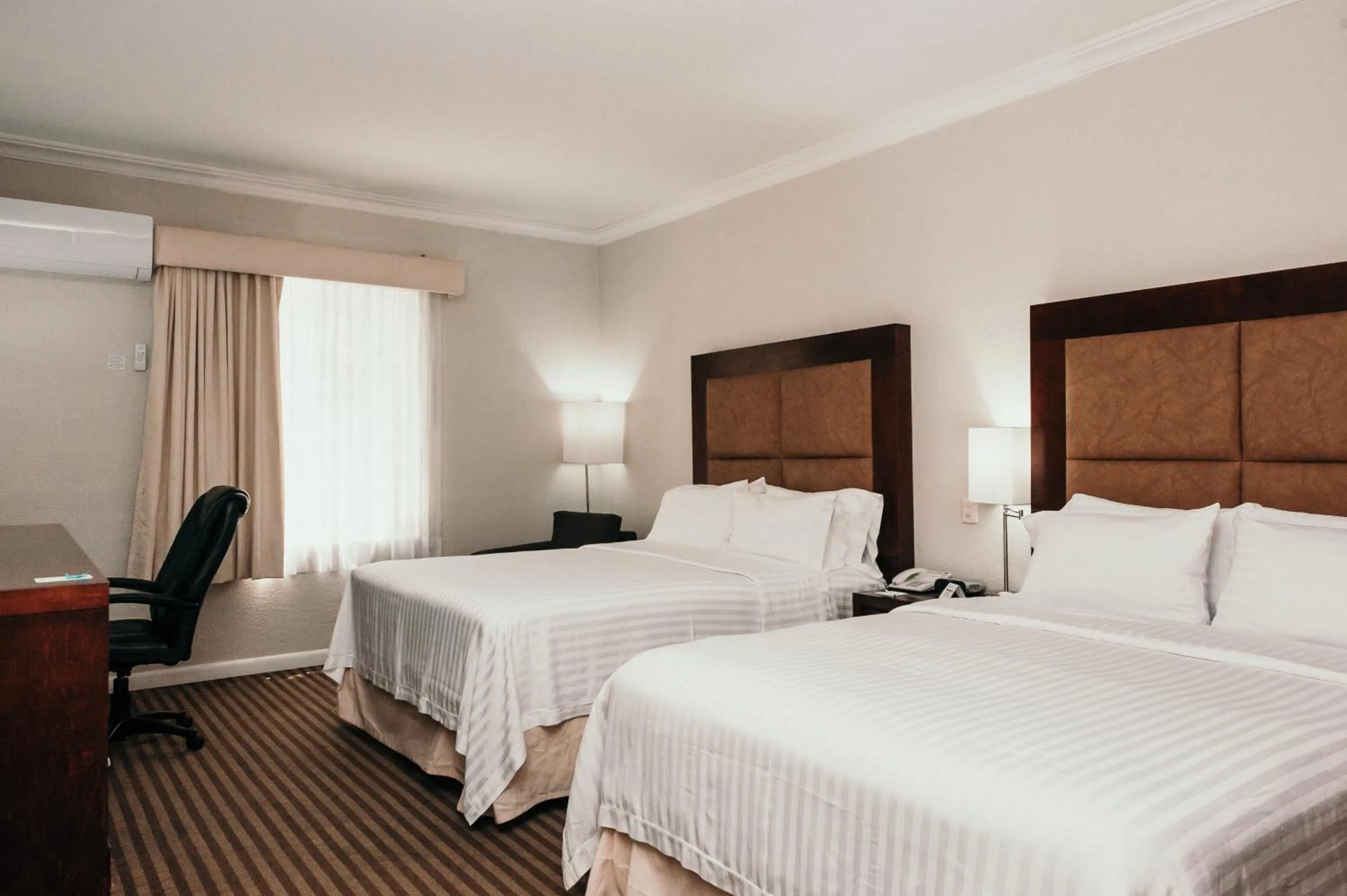 Photo of the whole room, Bed in Holiday Inn Durango by IHG