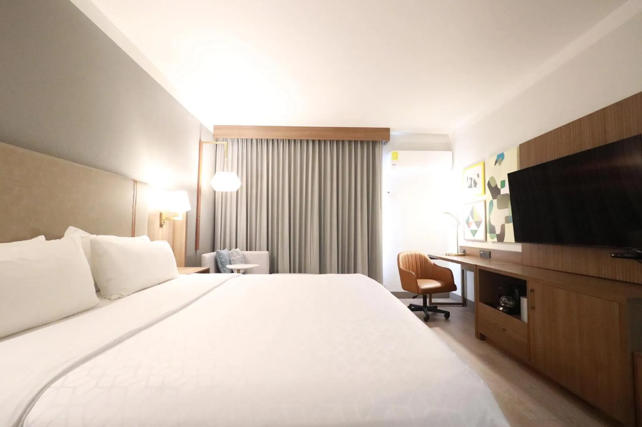 Photo of the whole room, Bed in Holiday Inn Durango by IHG