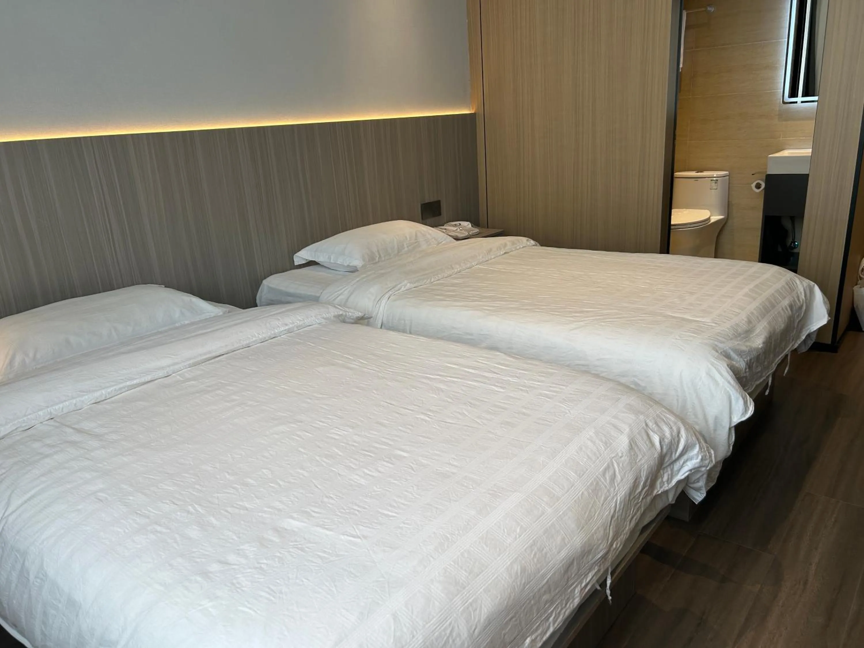 Bed in Jingdezhen International Youth Hostel
