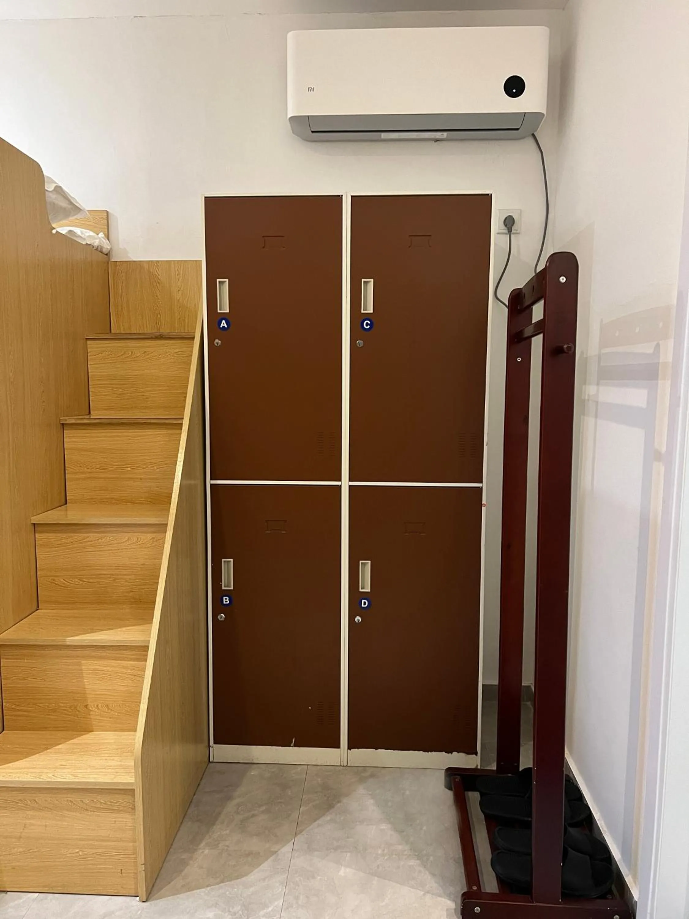 wardrobe in Jingdezhen International Youth Hostel