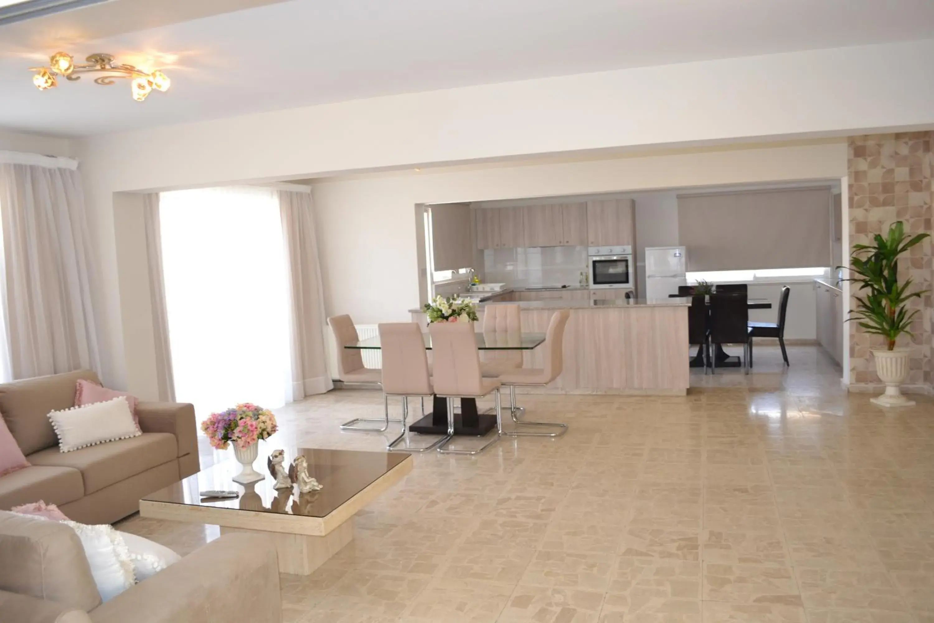 Three-Bedroom Suite in Marianna Hotel Apartments Three-Bedroom Suite in Marianna Hotel Apartments