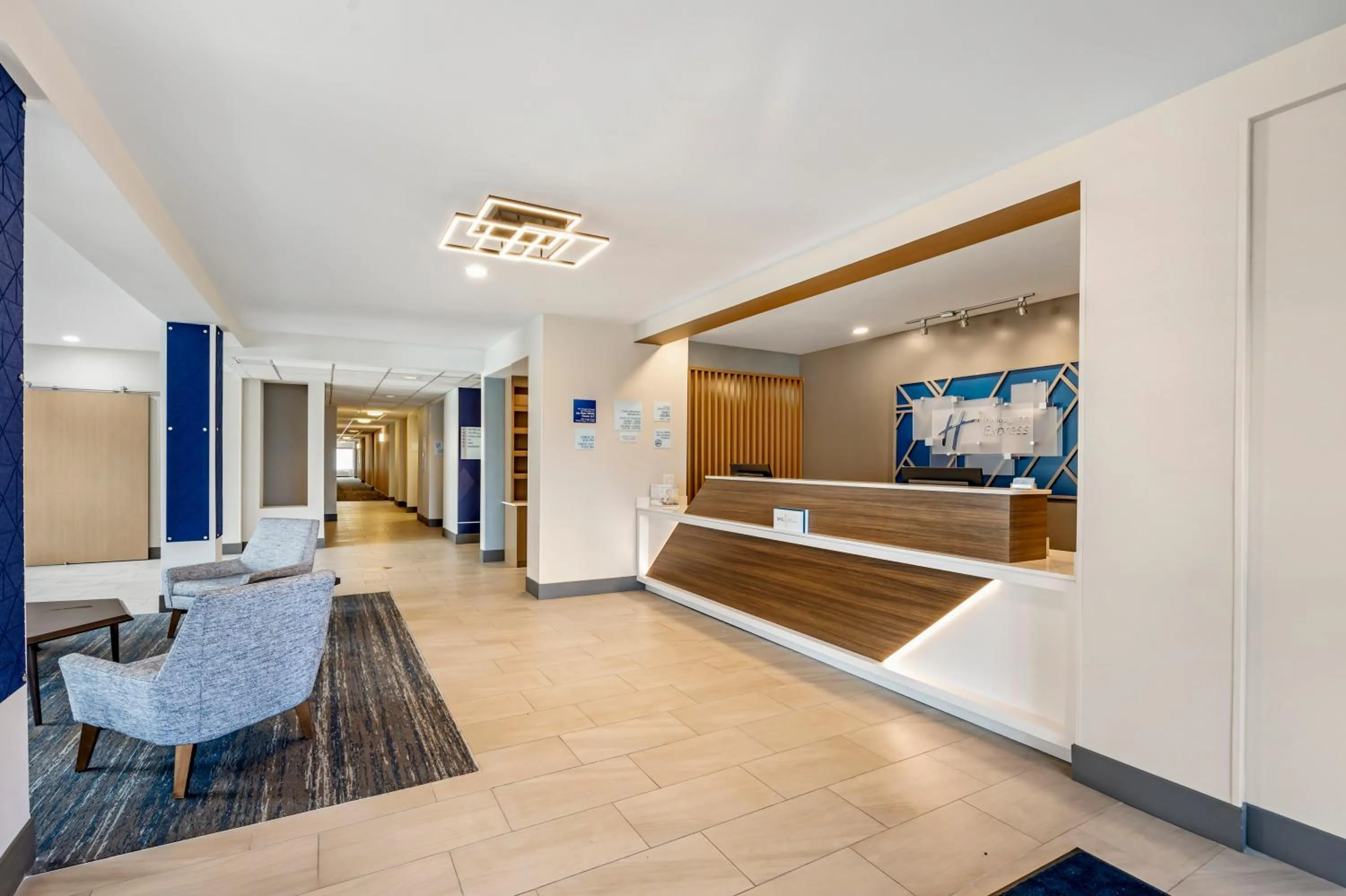 Lobby or reception, Bed in Holiday Inn Express White House by IHG