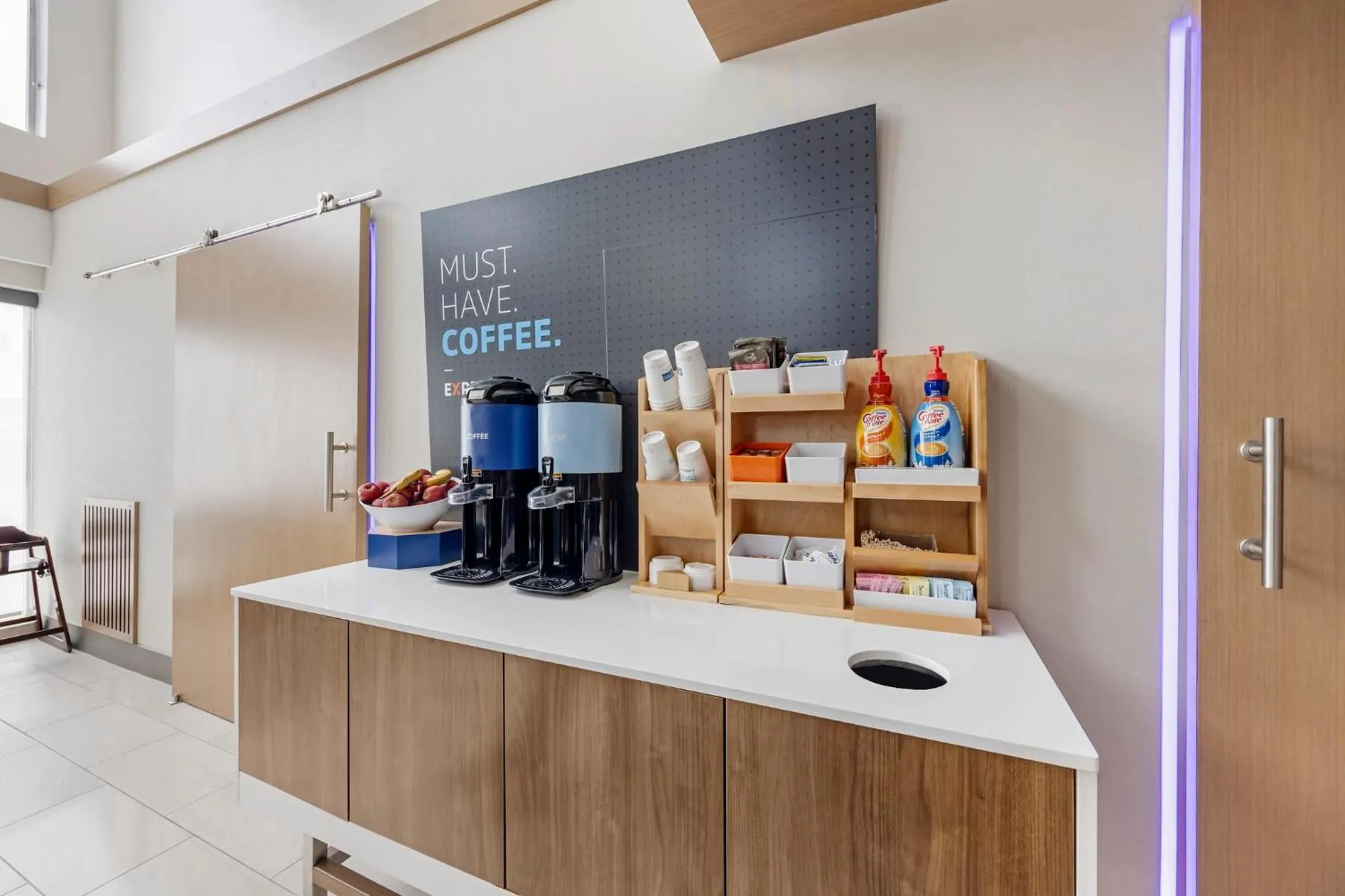 Breakfast in Holiday Inn Express White House by IHG