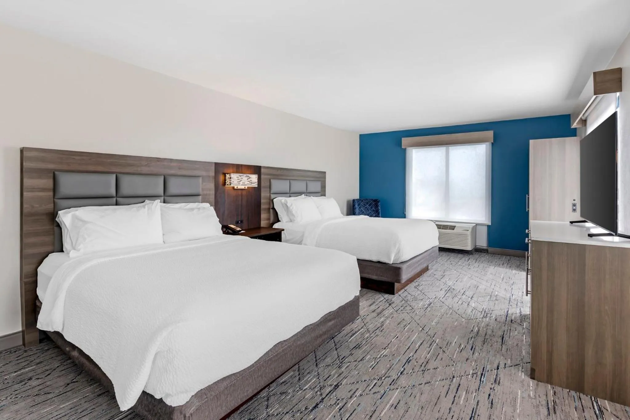 Photo of the whole room, Bed in Holiday Inn Express White House by IHG