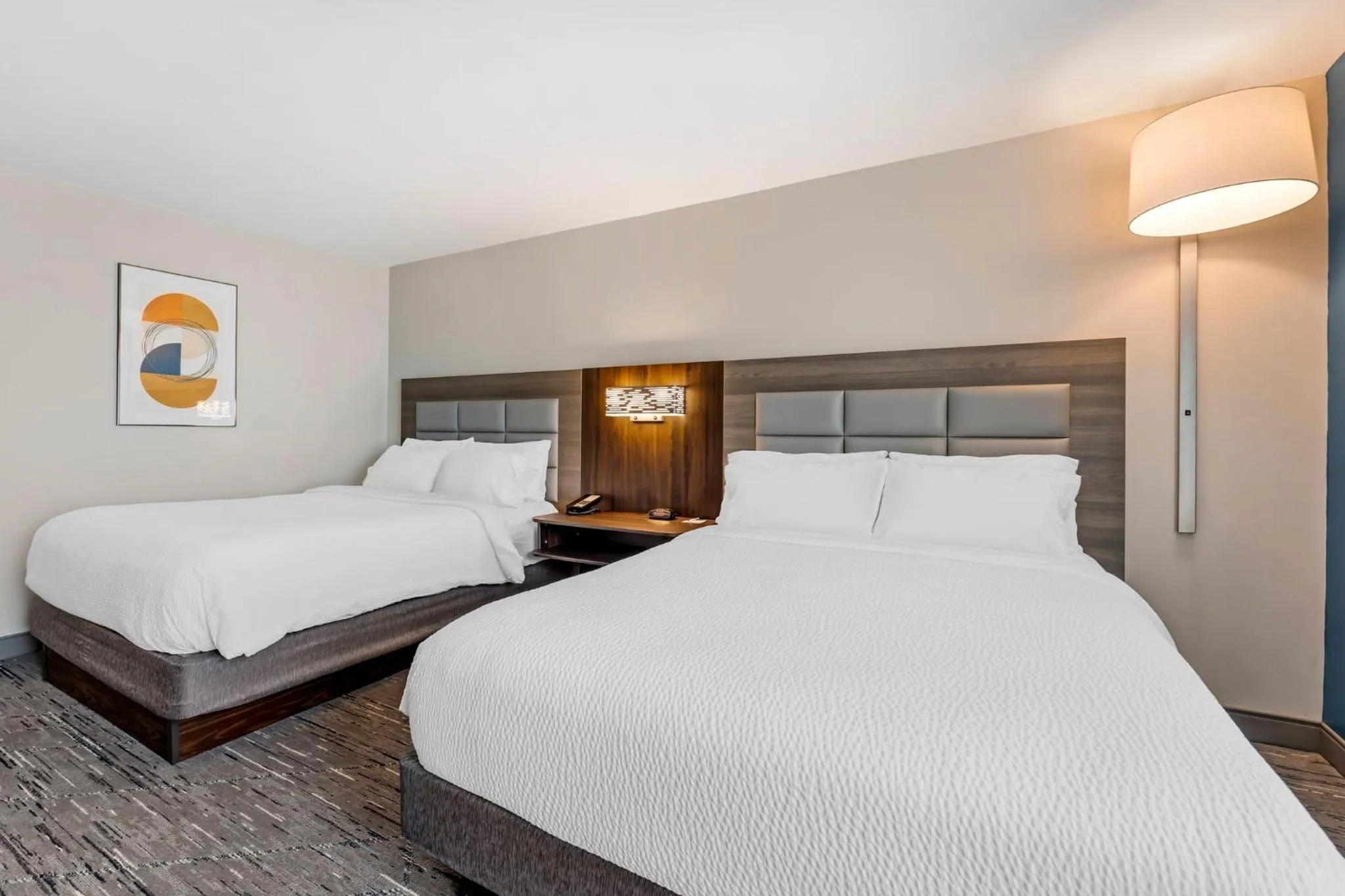 Photo of the whole room, Bed in Holiday Inn Express White House by IHG