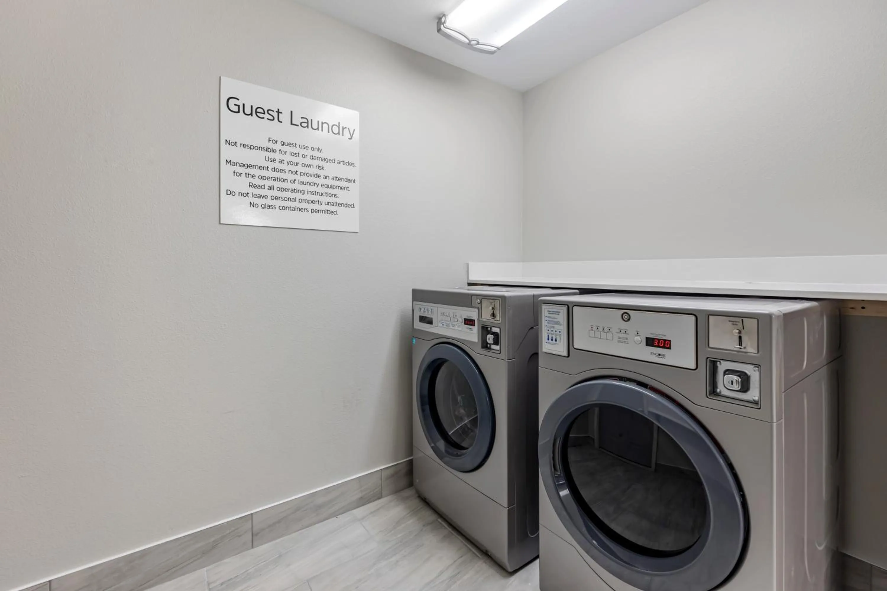 laundry in Holiday Inn Express White House by IHG