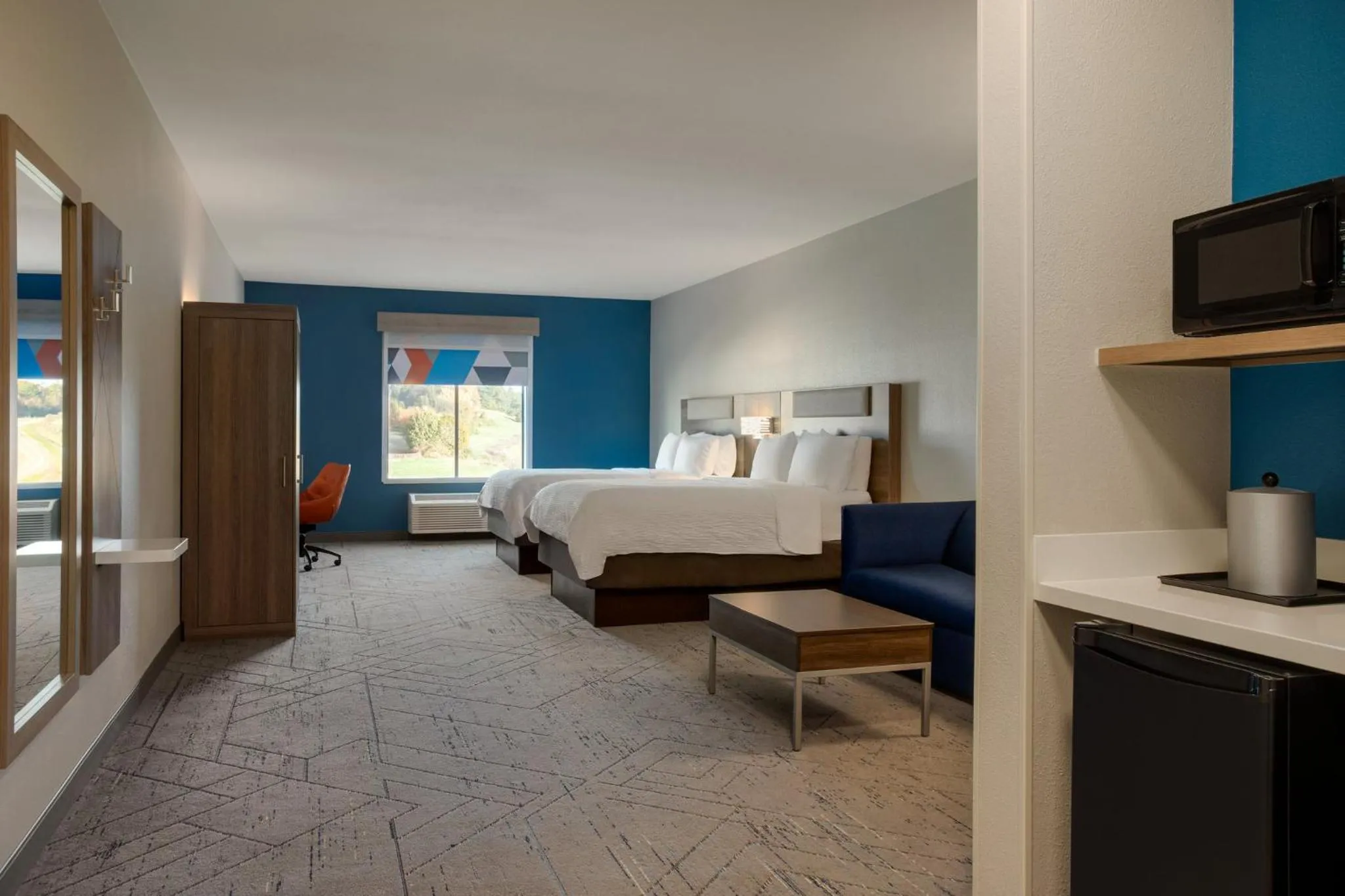 Photo of the whole room, Bed in Holiday Inn Express & Suites Forrest City by IHG