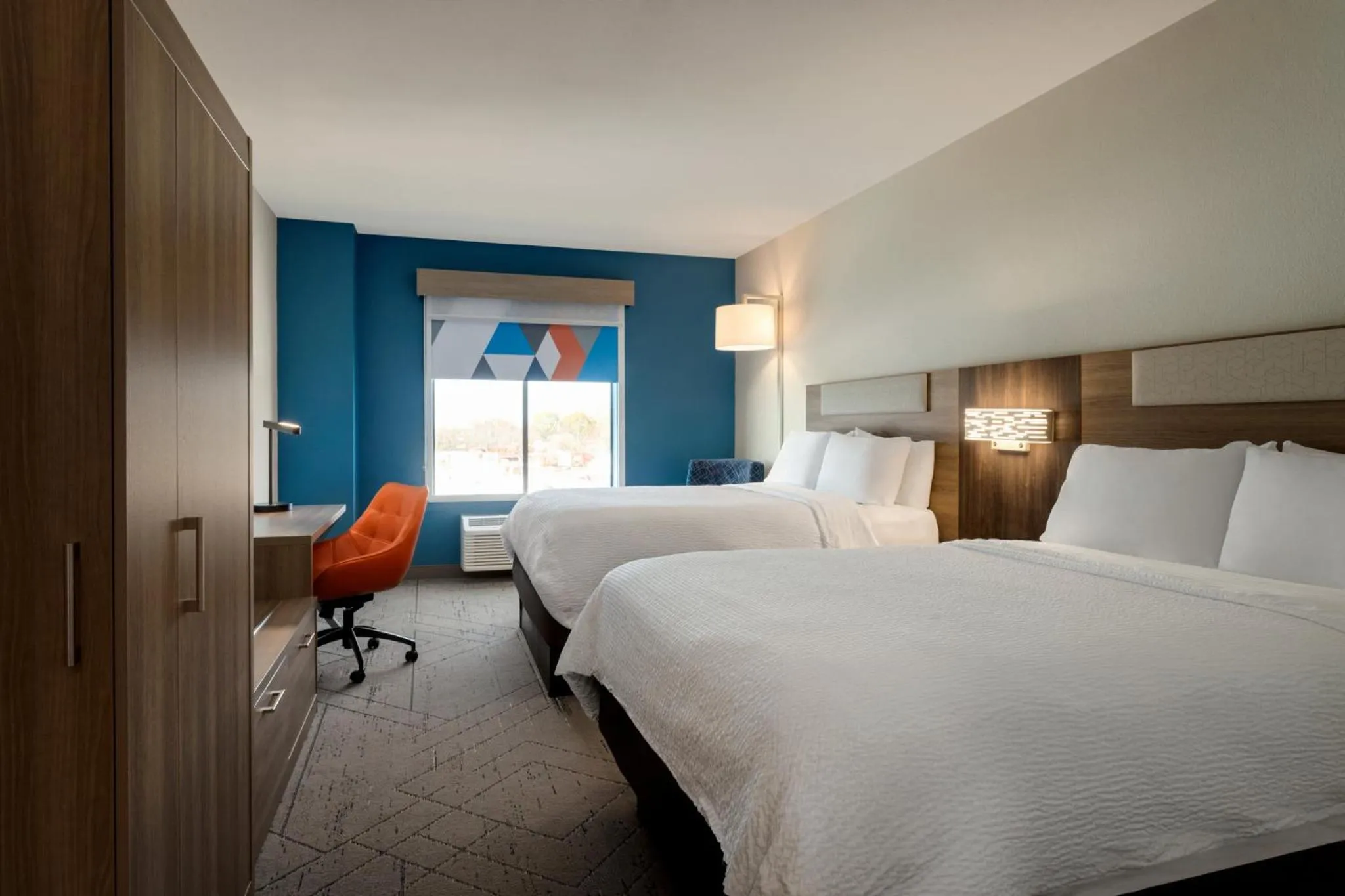 Photo of the whole room, Bed in Holiday Inn Express & Suites Forrest City by IHG