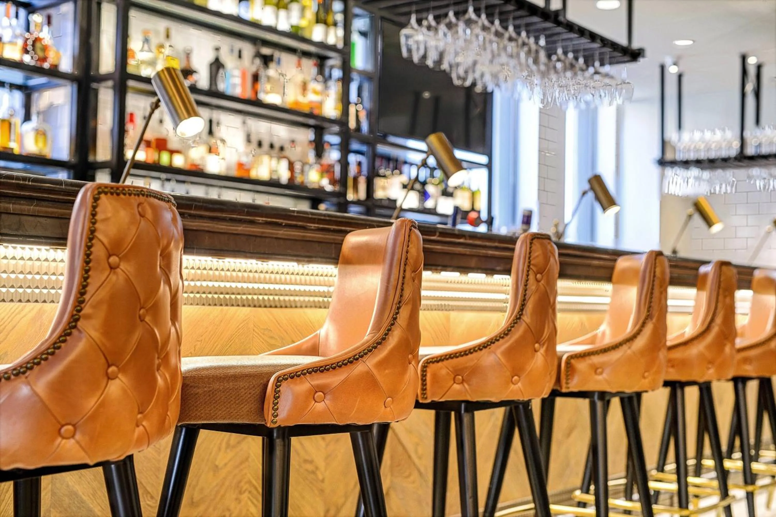 Lounge or bar in WATERMARK Baton Rouge, Autograph Collection