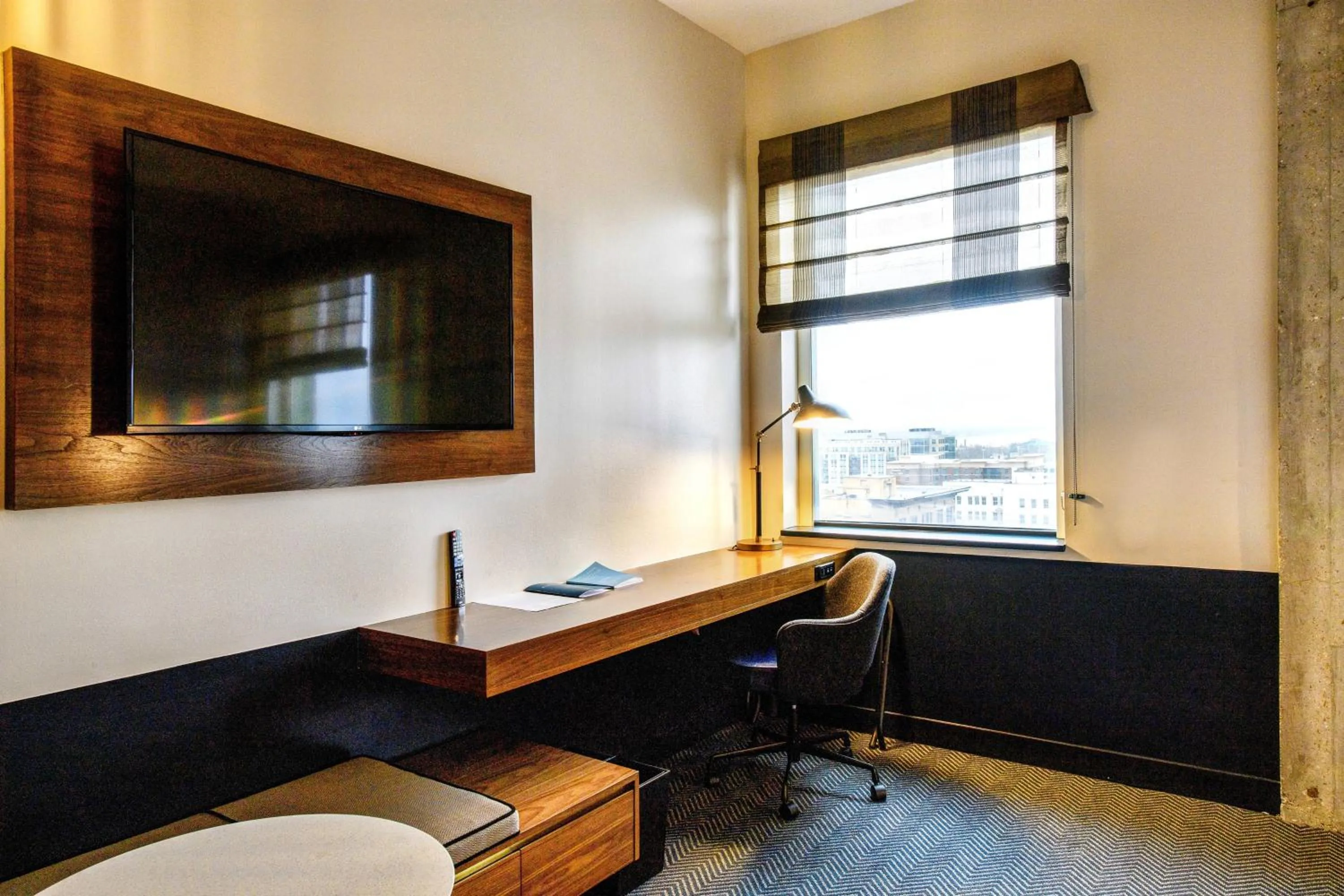 Photo of the whole room in WATERMARK Baton Rouge, Autograph Collection